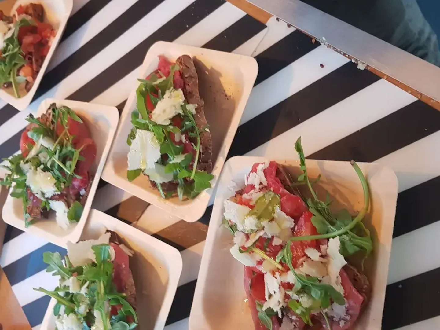 2 Tastefully Furnished Gites With Private Pool, 1km From Faucon