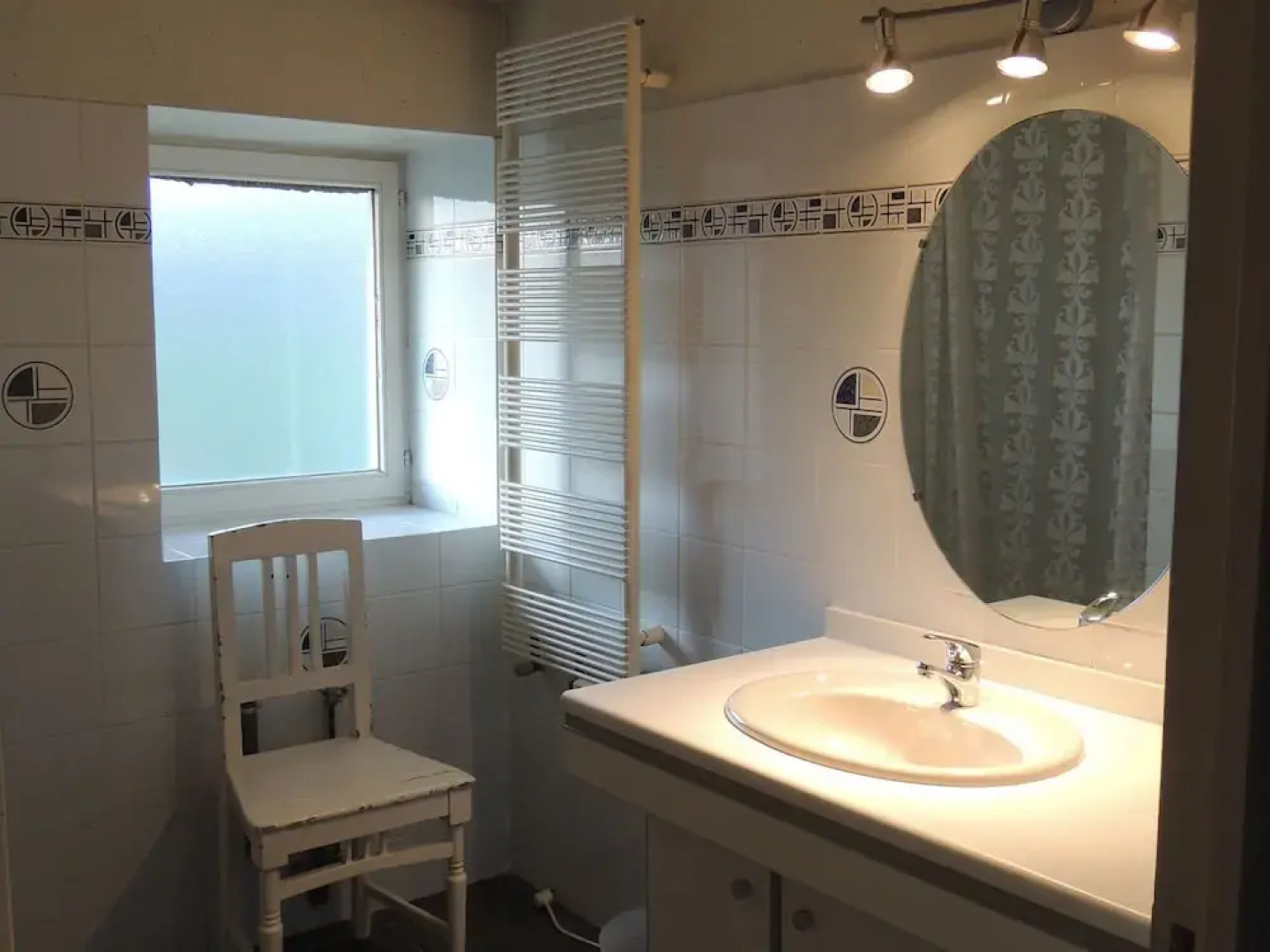 Vintage Farmhouse in Vinzelles with Pool