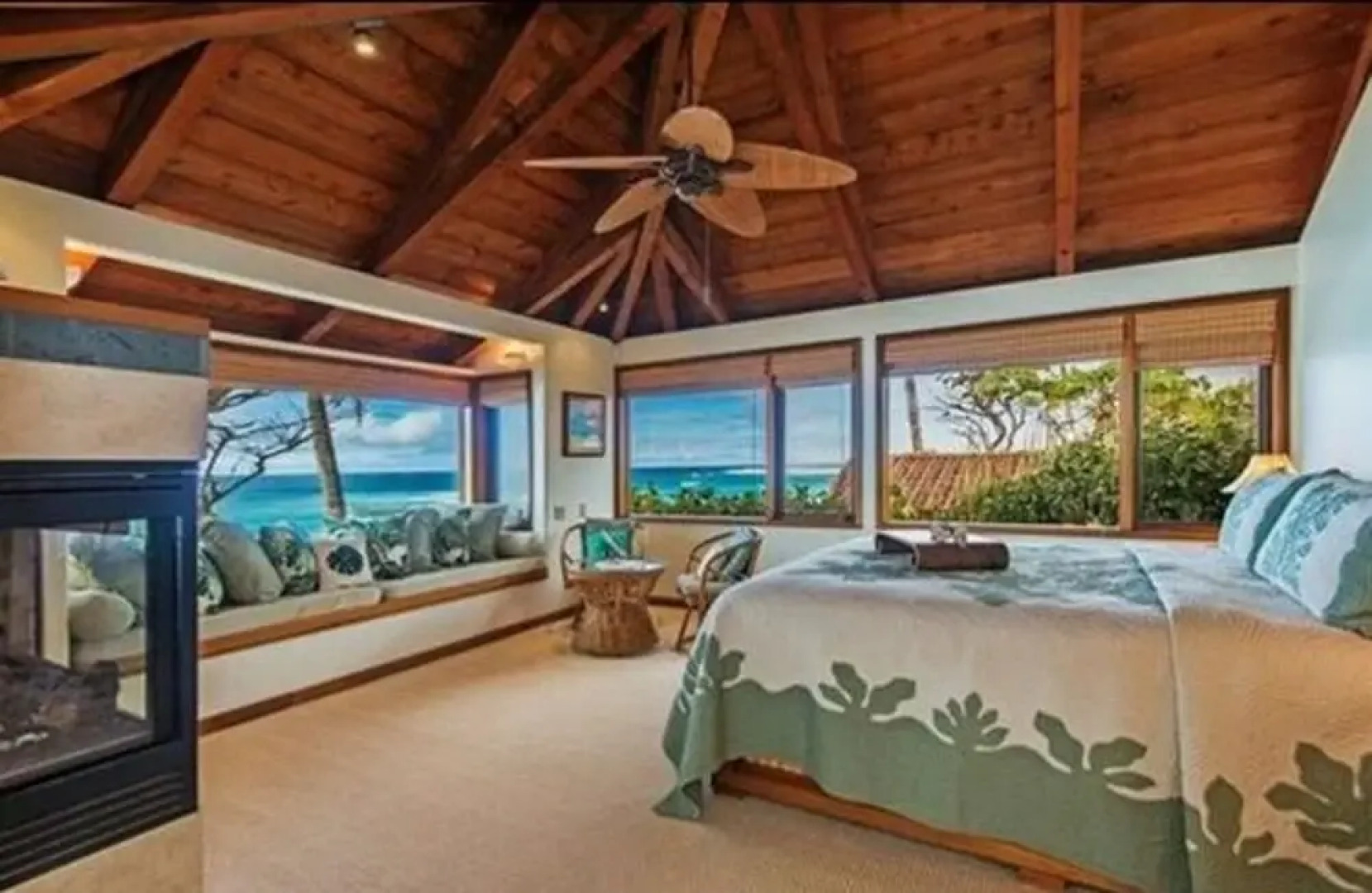 Blue Mahina At Sunset Beach 4 Bedroom Home by RedAwning