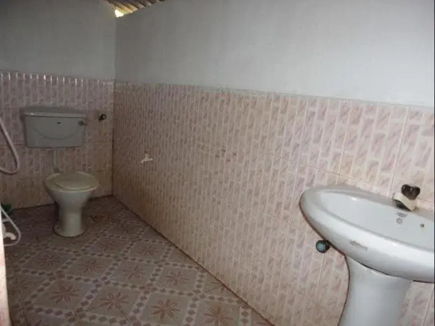 Luckmins Guest House