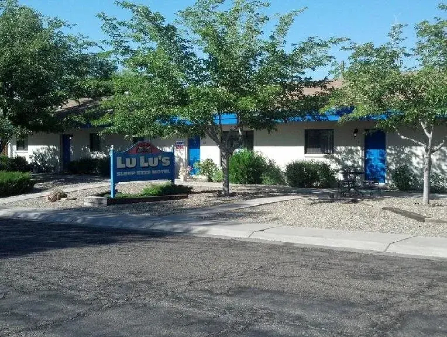 LuLus Sleep Ezze Motel