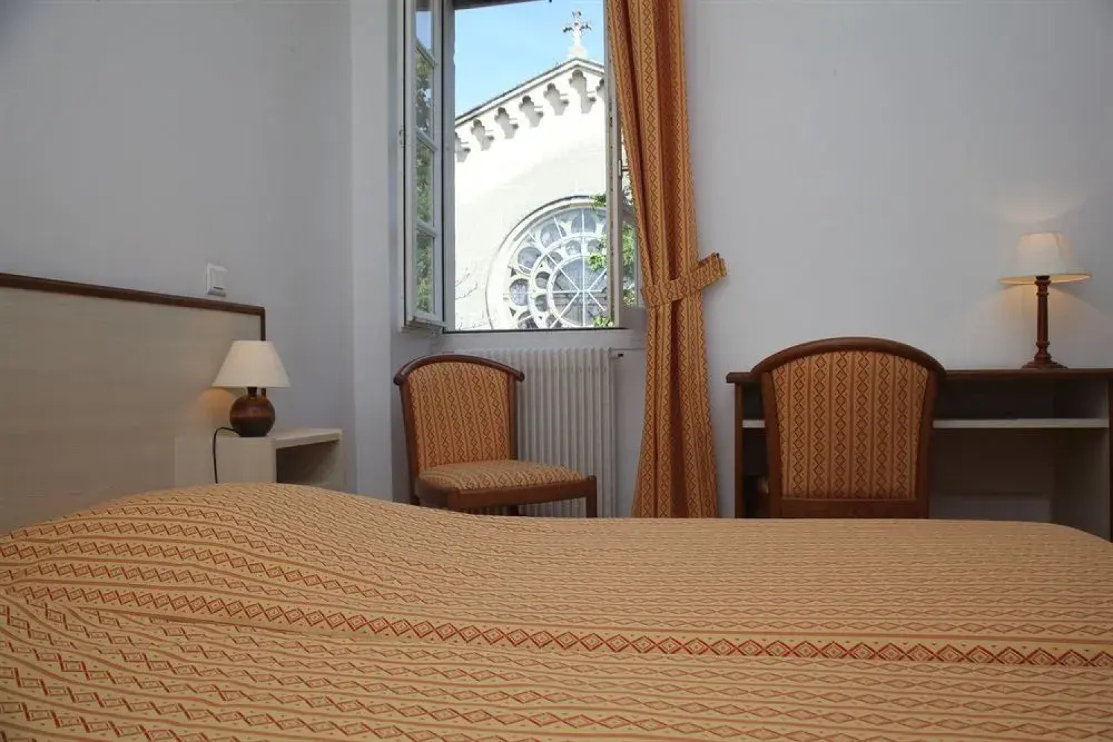 hostellerie de labbaye de frigolet