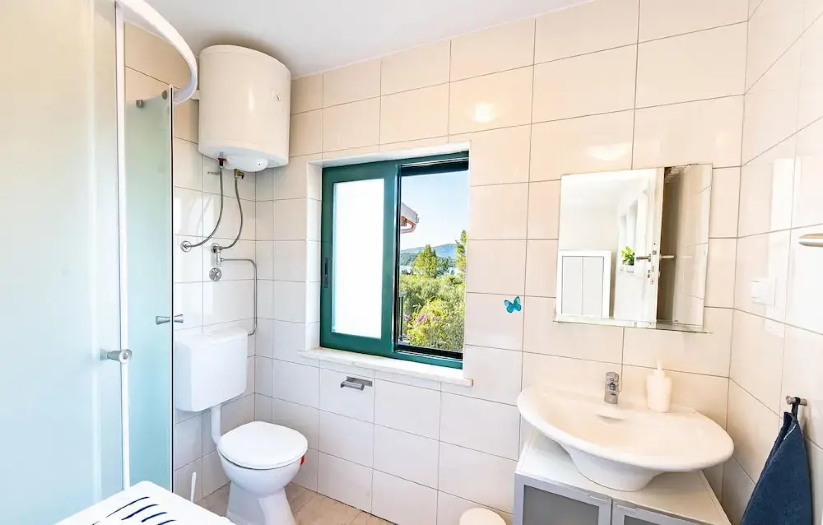 Amazing Home in Kneze With Wifi and 4 Bedrooms