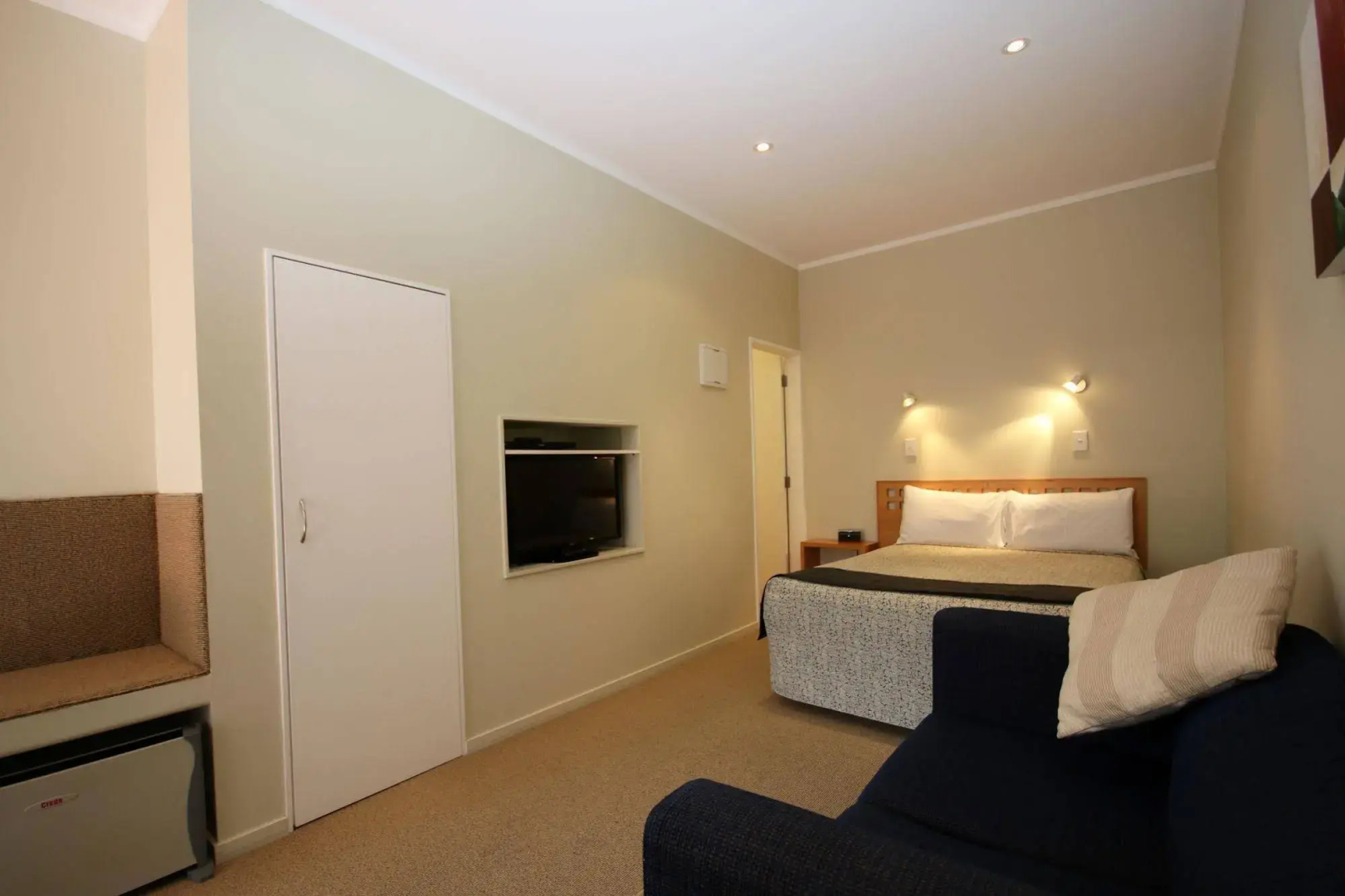 Spinnaker Motel