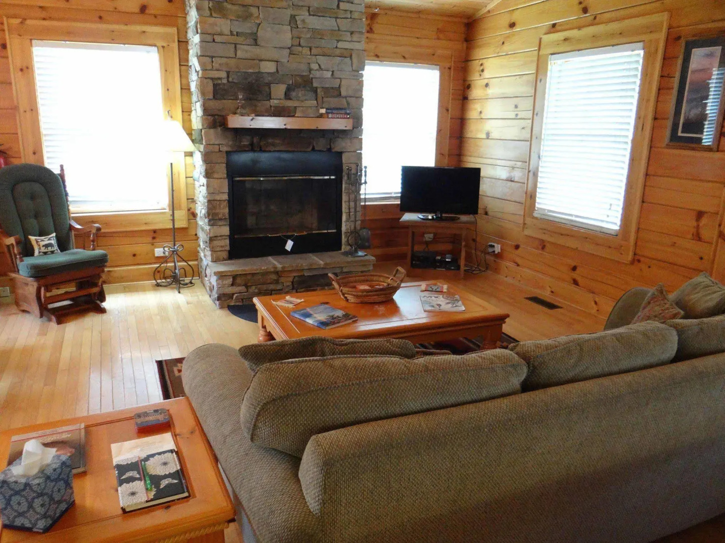 Engadine Inn & Cabins