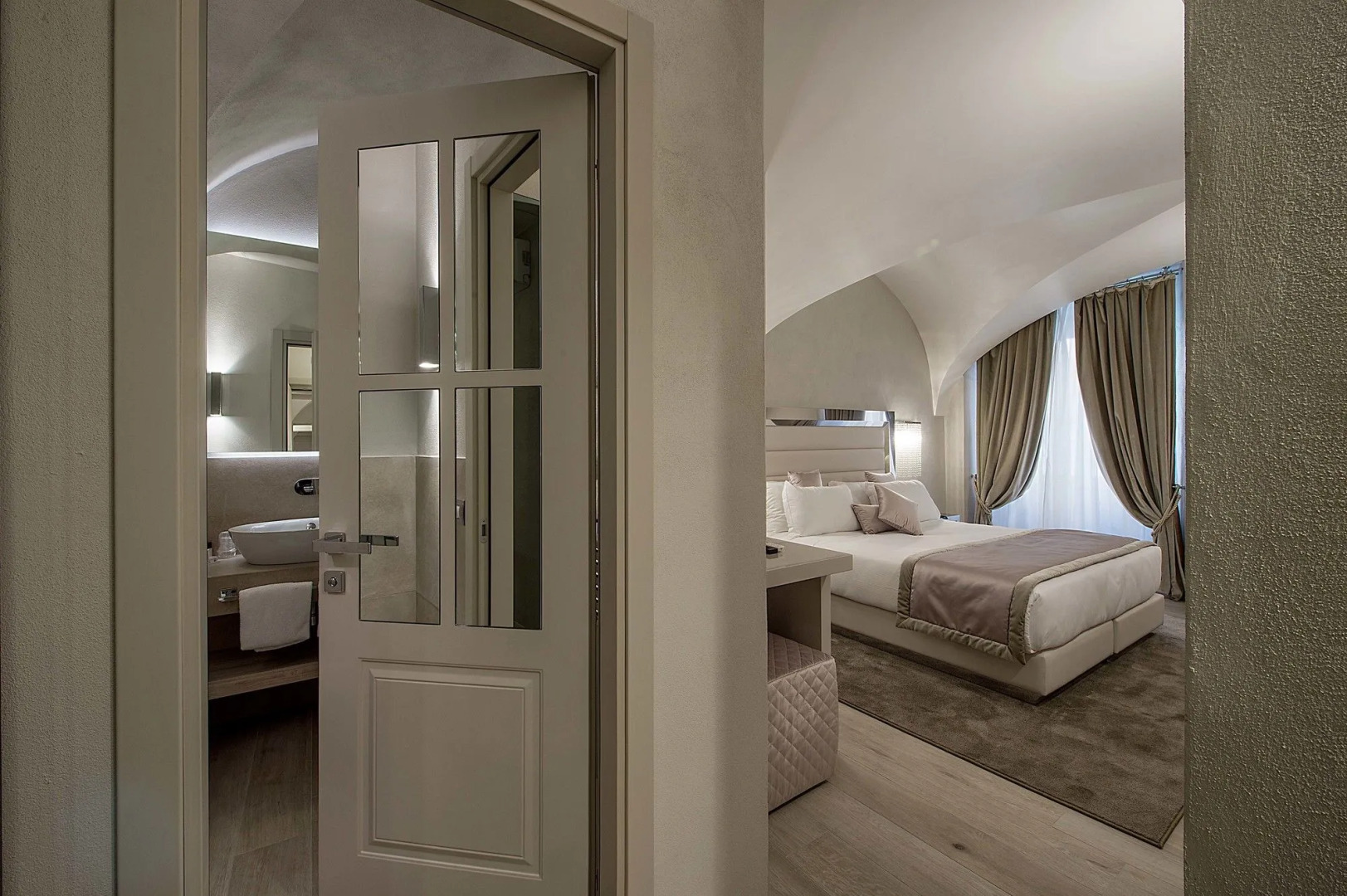 Terrace Pantheon Relais