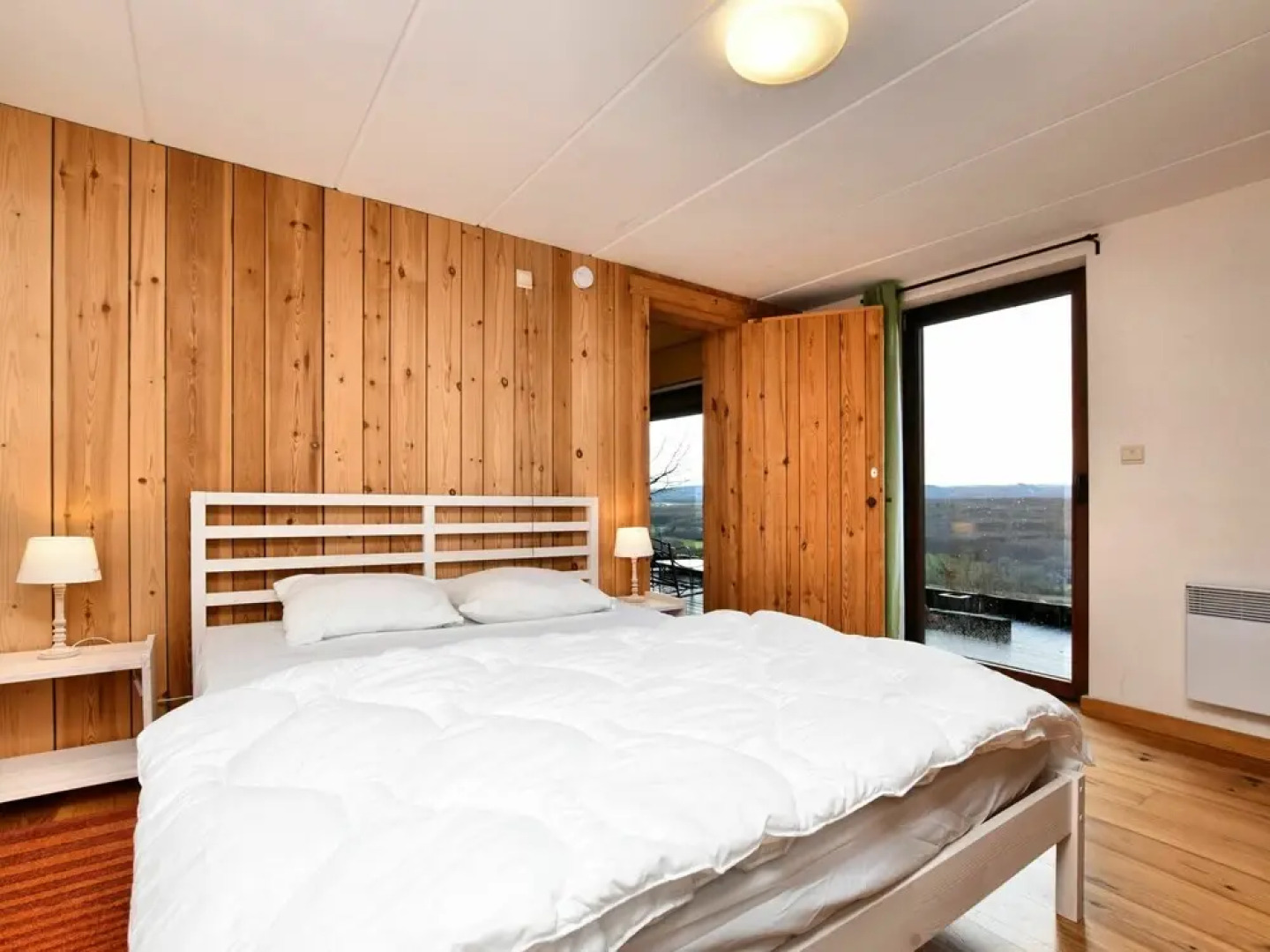 Cozy Holiday Home in Dion with Sauna and Jacuzzi