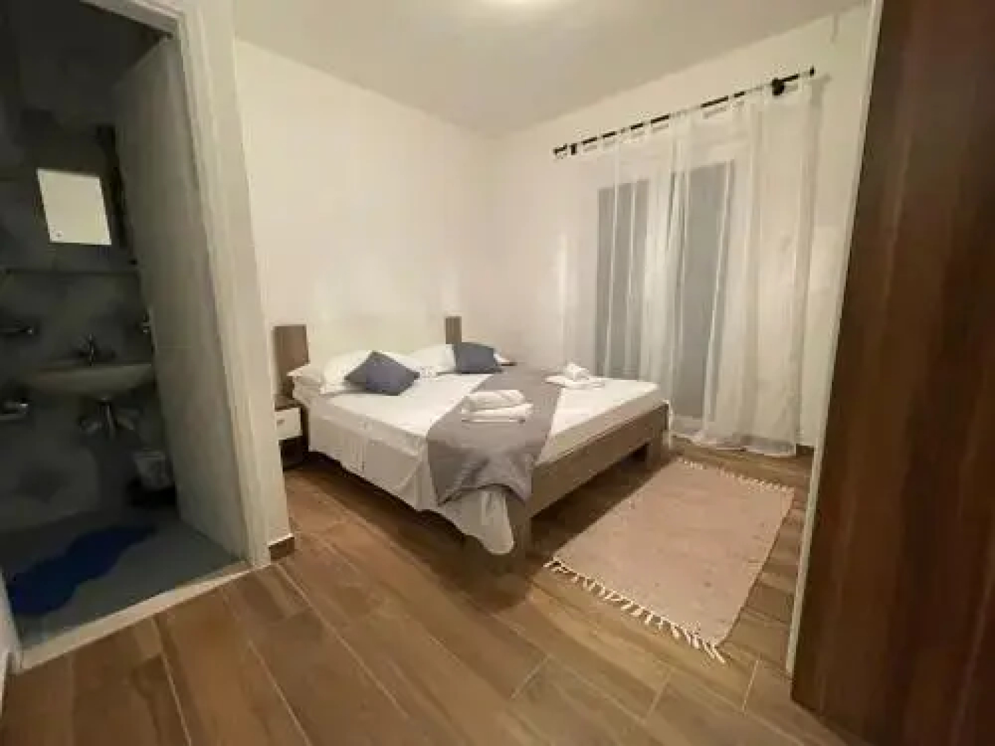 Apartments Tom