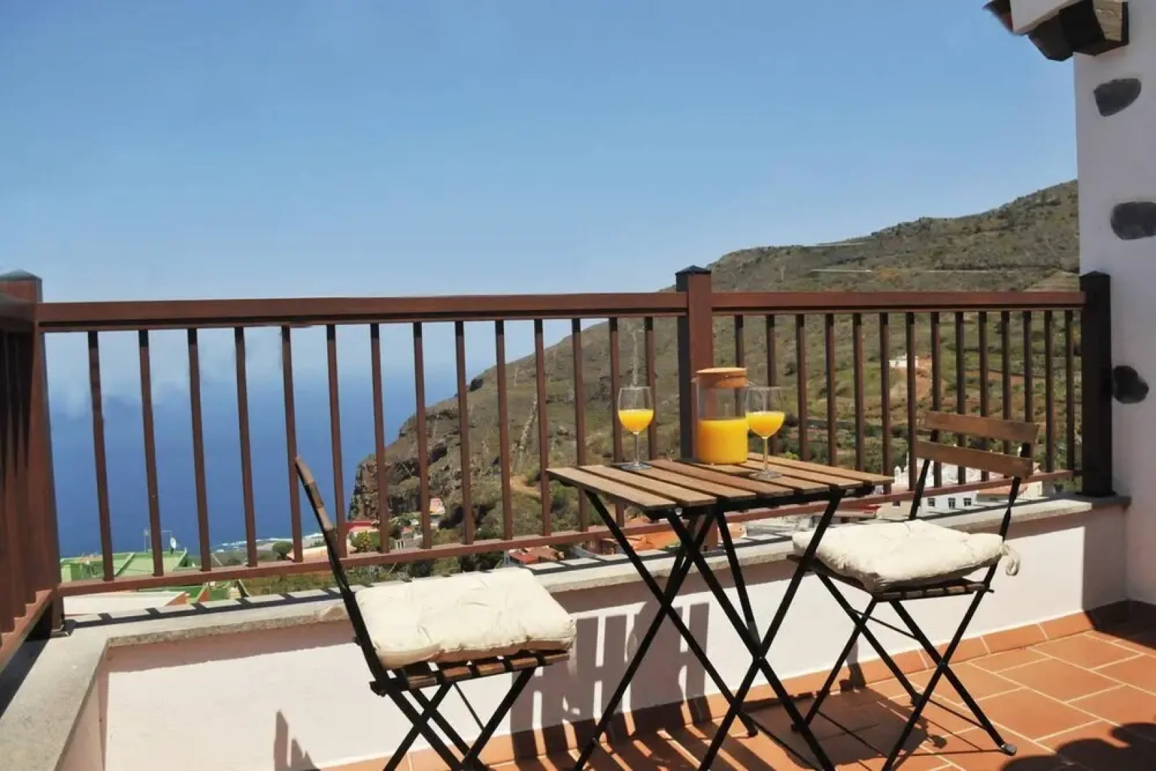 House with 2 Bedrooms in Los Silos, with Wonderful Sea View, Furnished Terrace And Wifi - 5 Km From the Beach