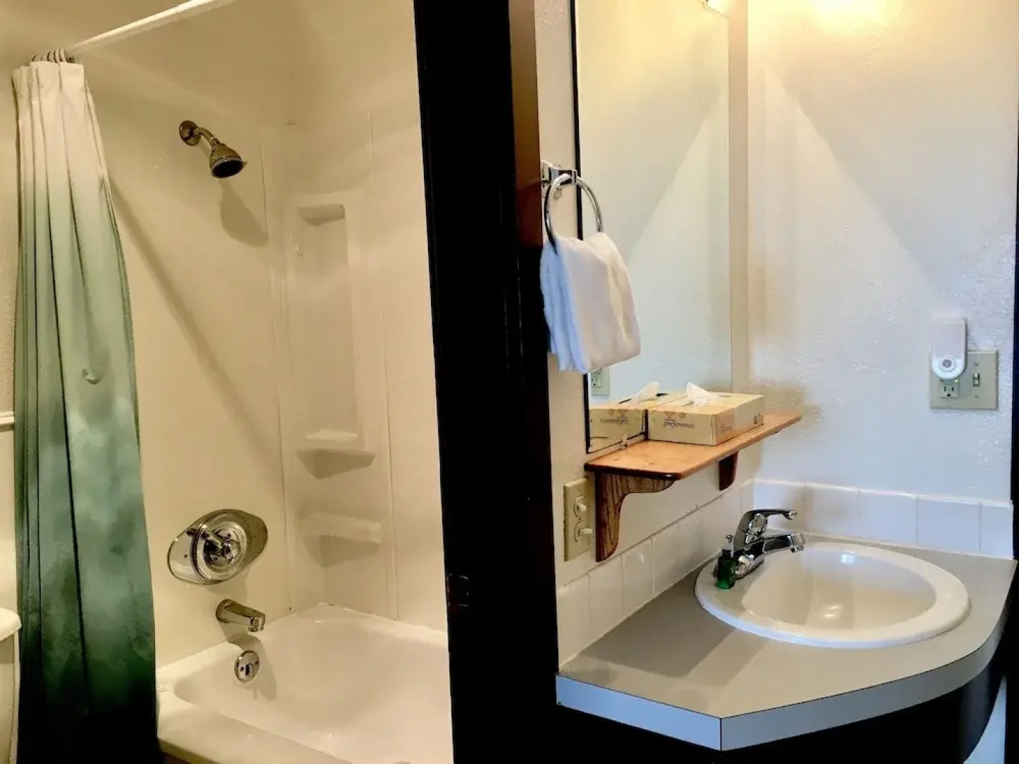 The Tradewinds Condo/Hotel