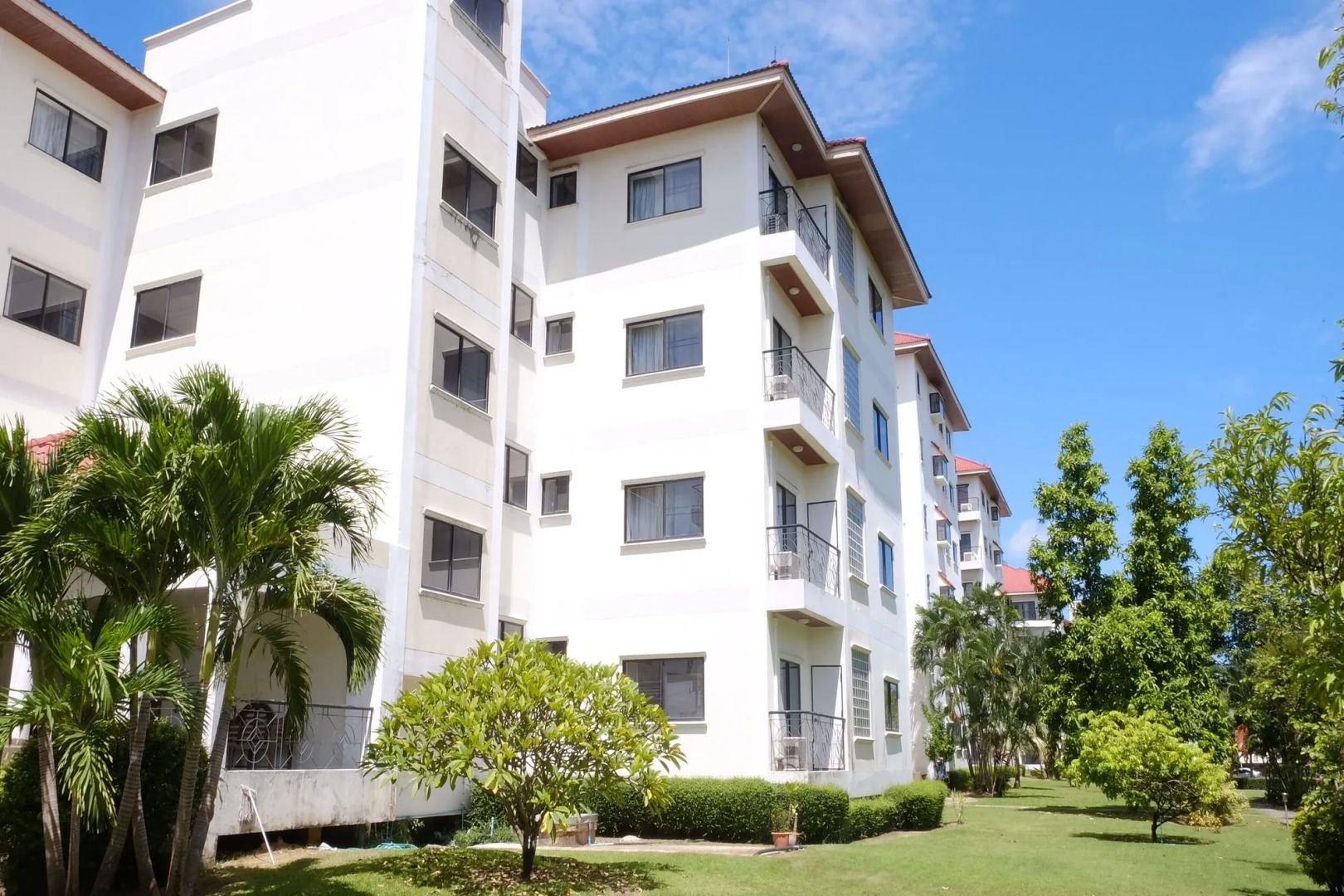 Seastar Hotel And Service Apartment
