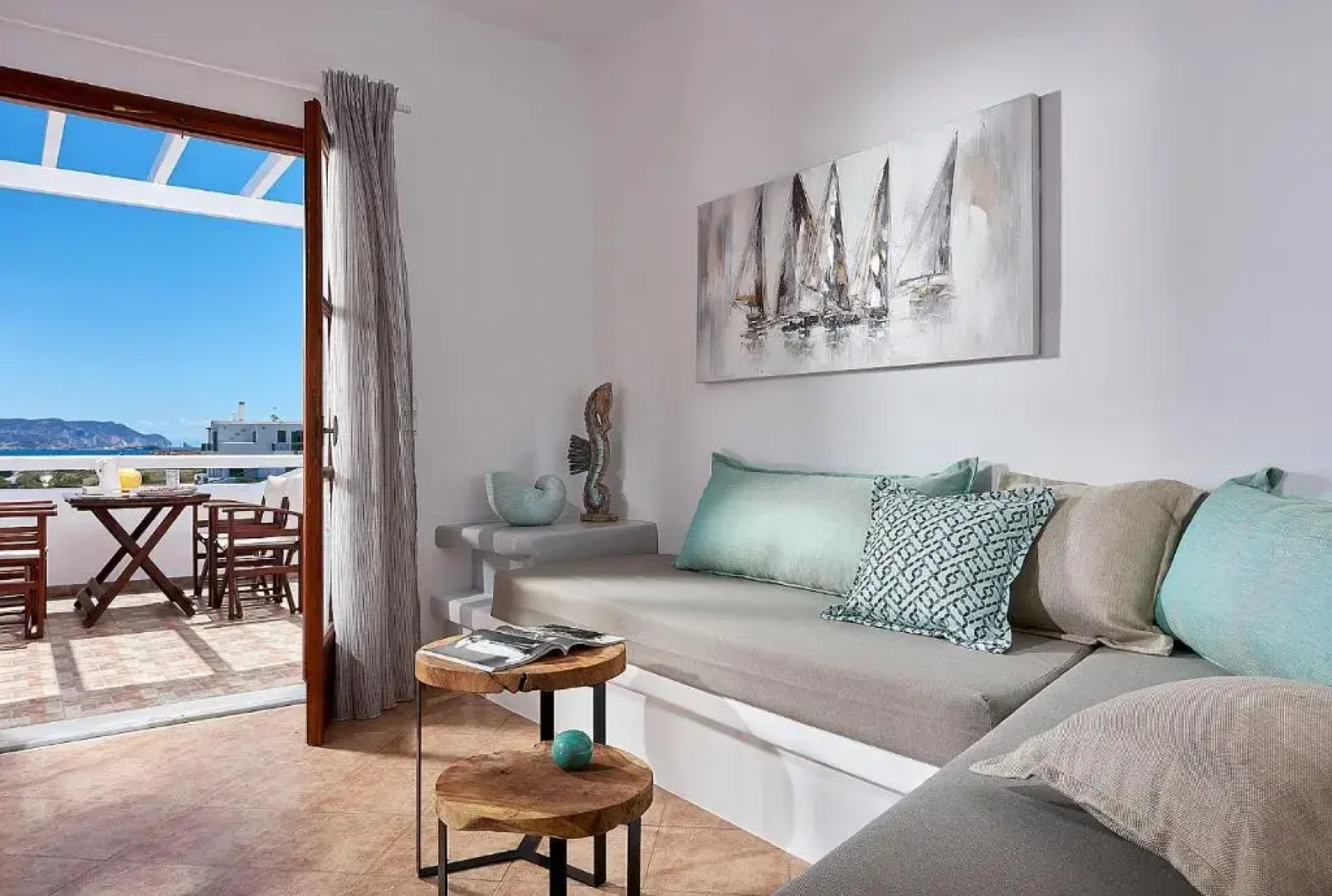 Mirabeli Apartments & Suites
