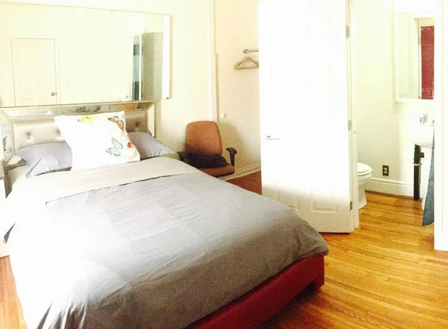 Hollywood Room Rental
