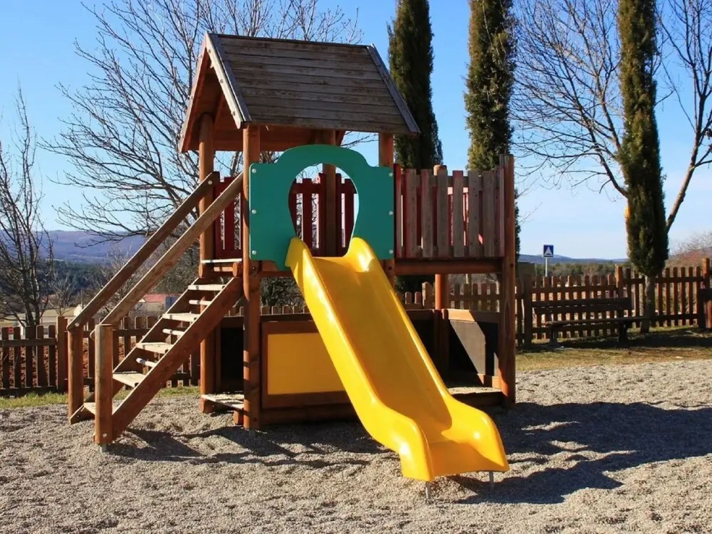 Semi-detached villa with dishwasher, close to the village