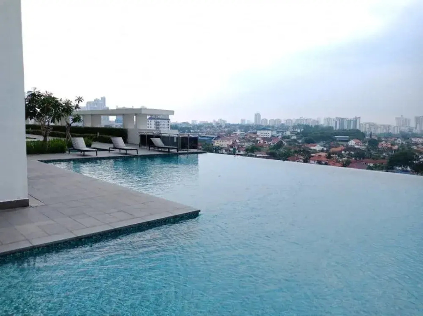 1Tebrau Premium Suites by 12stay