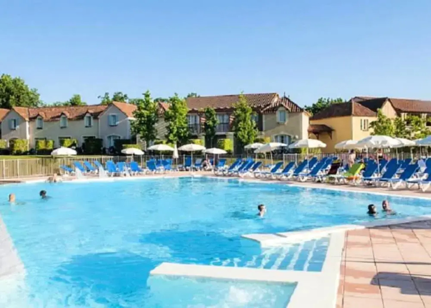 Apartment With 2 Bedrooms in Monflanquin, With Wonderful Lake View, Shared Pool, Furnished Garden