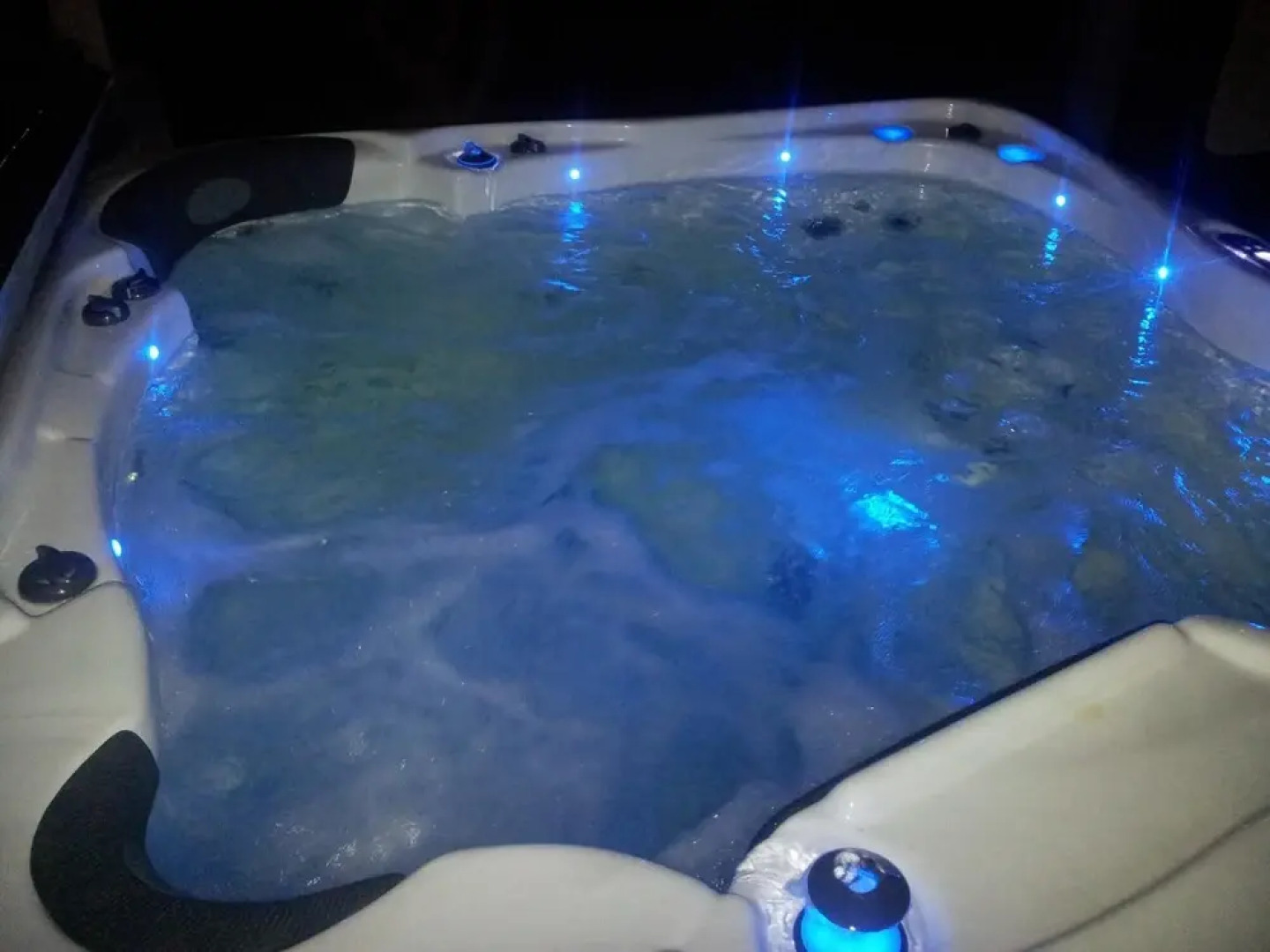 Apartment With 2 Bedrooms in Maubec, With Shared Pool, Enclosed Garden and Wifi