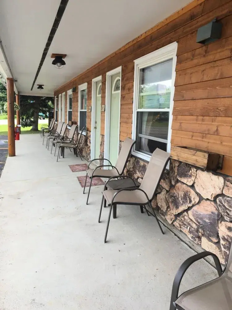 Superior Motel & Suites