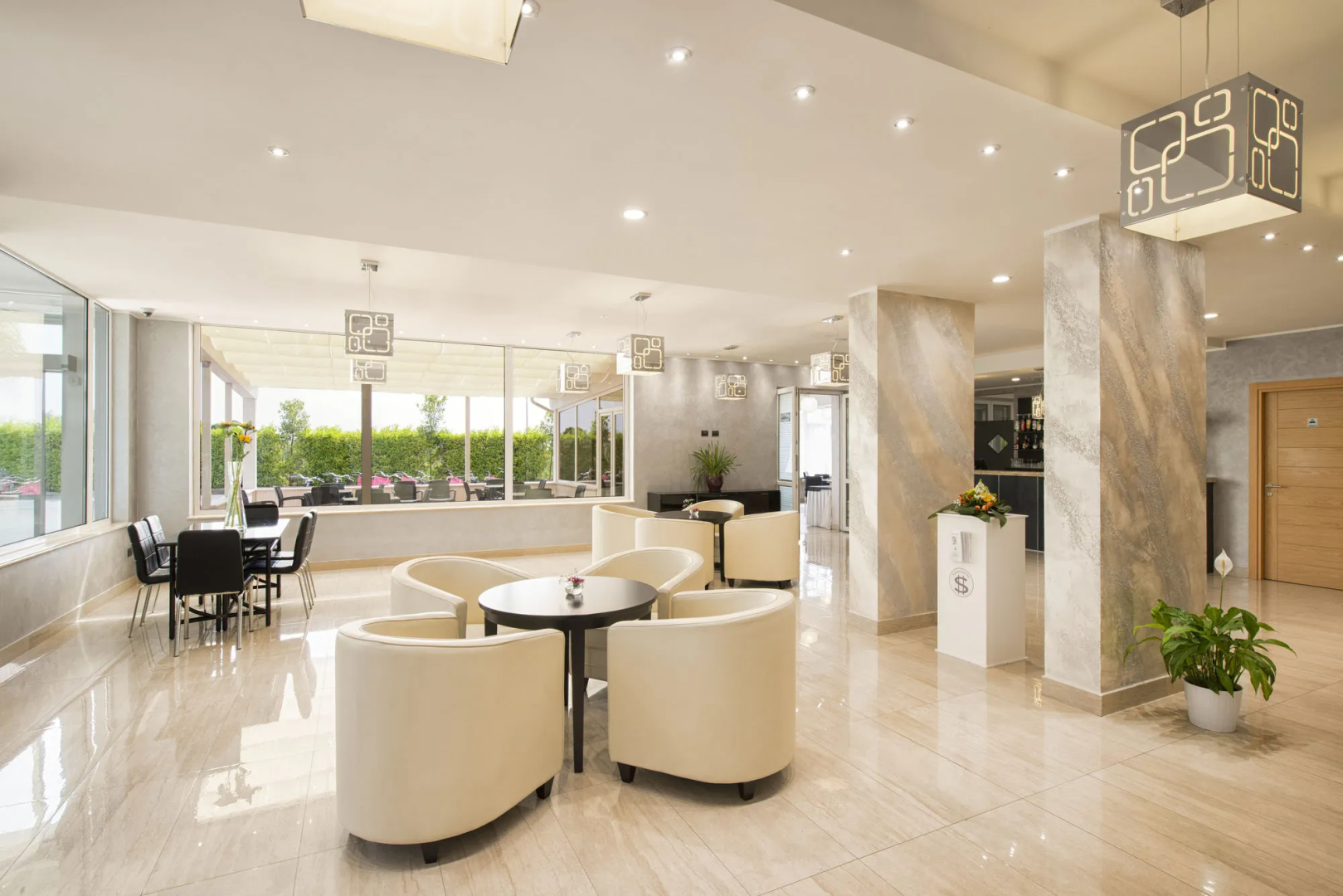Simon Hotel