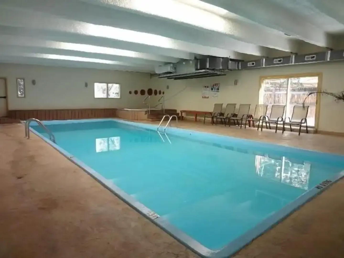 Ten Mile Island 2 Bd Plus Den - 3 Br condo by RedAwning