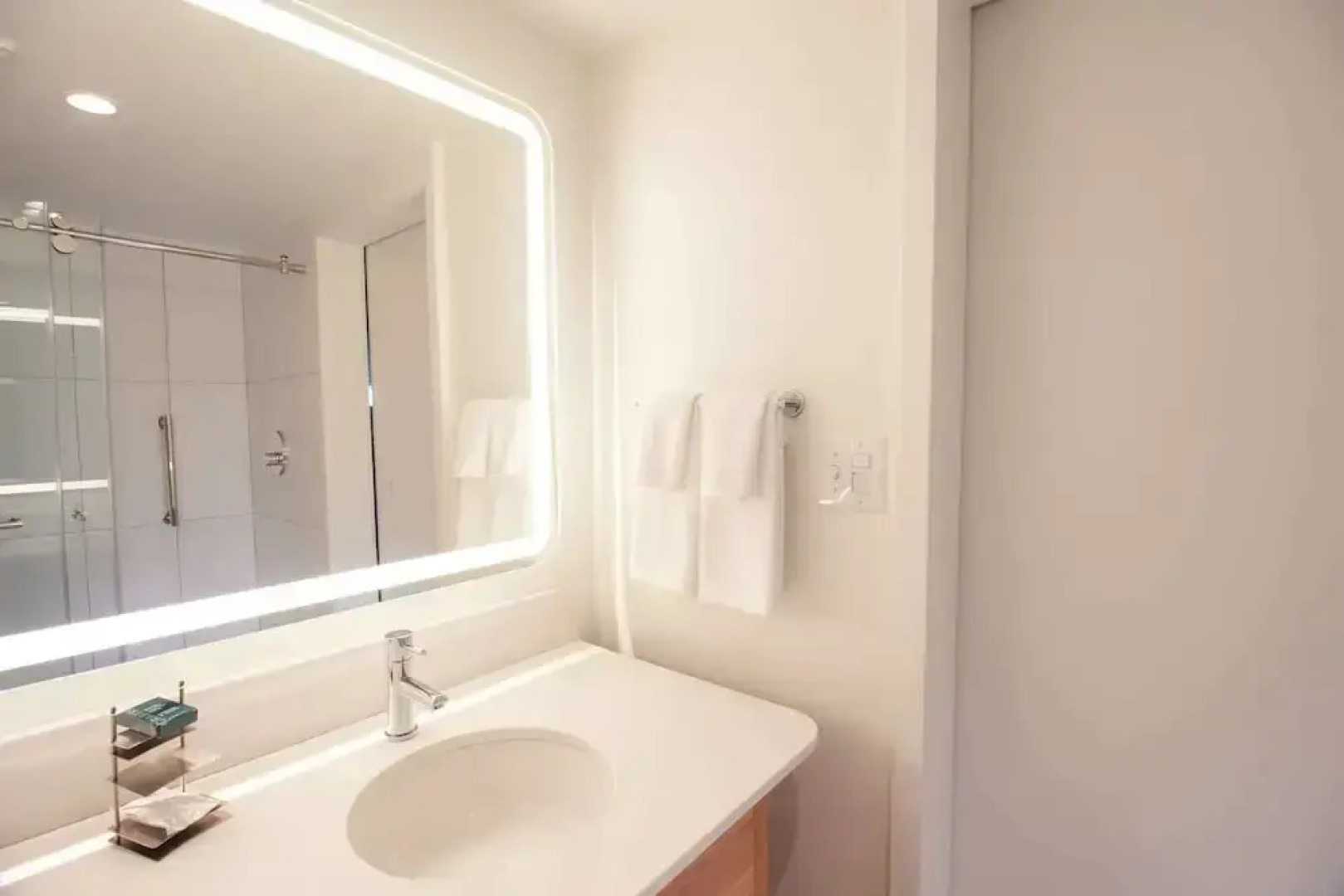 DoubleTree by Hilton Clarksville Riverview