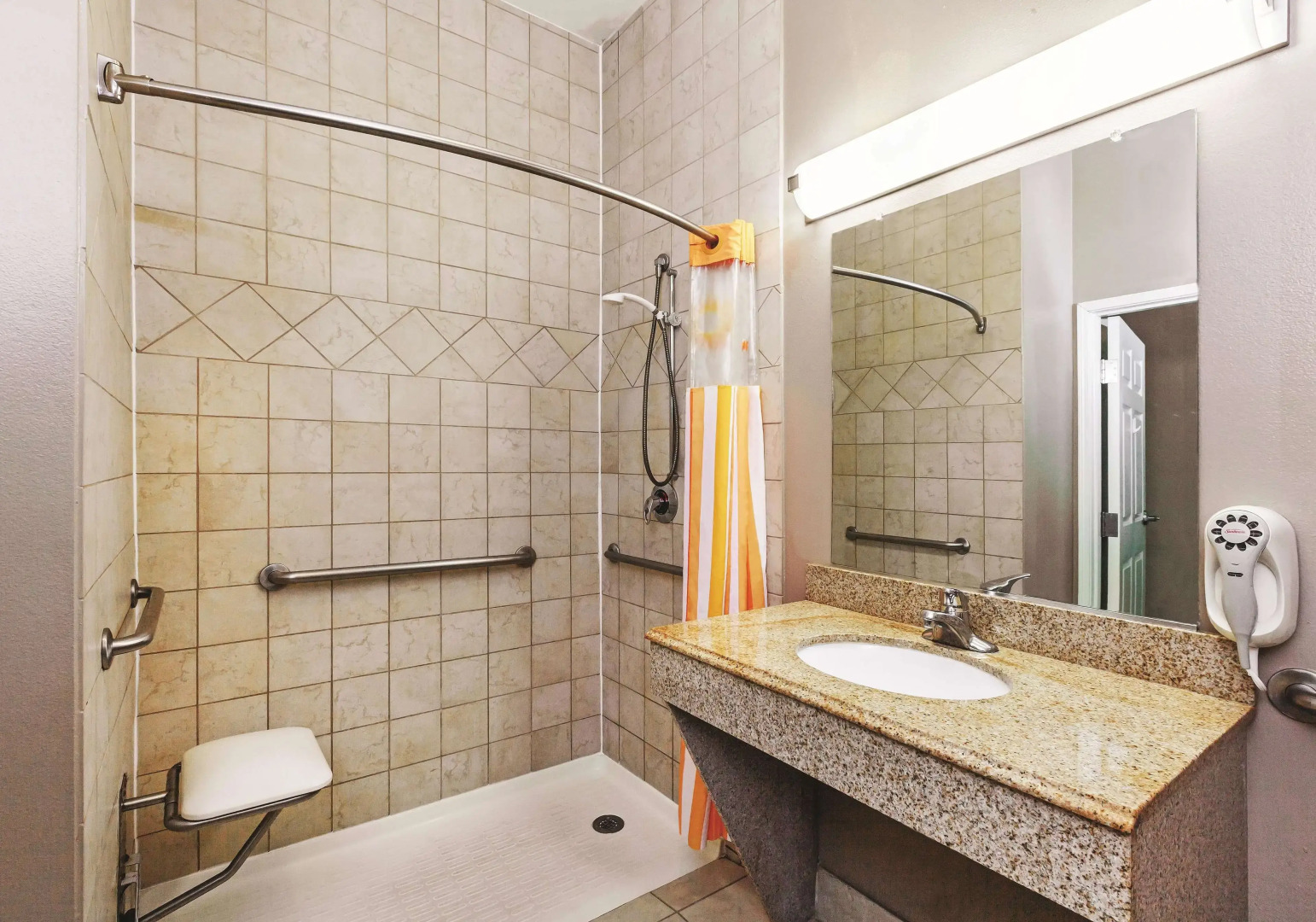 La Quinta Inn & Suites by Wyndham Granbury