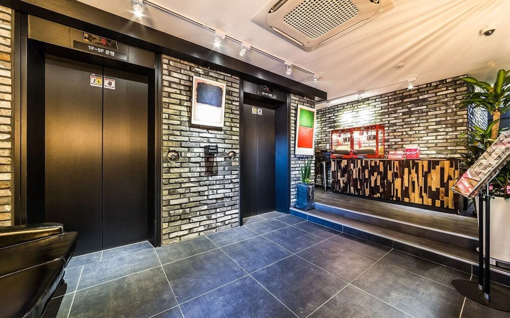 Sanbon Hotel in Cafe