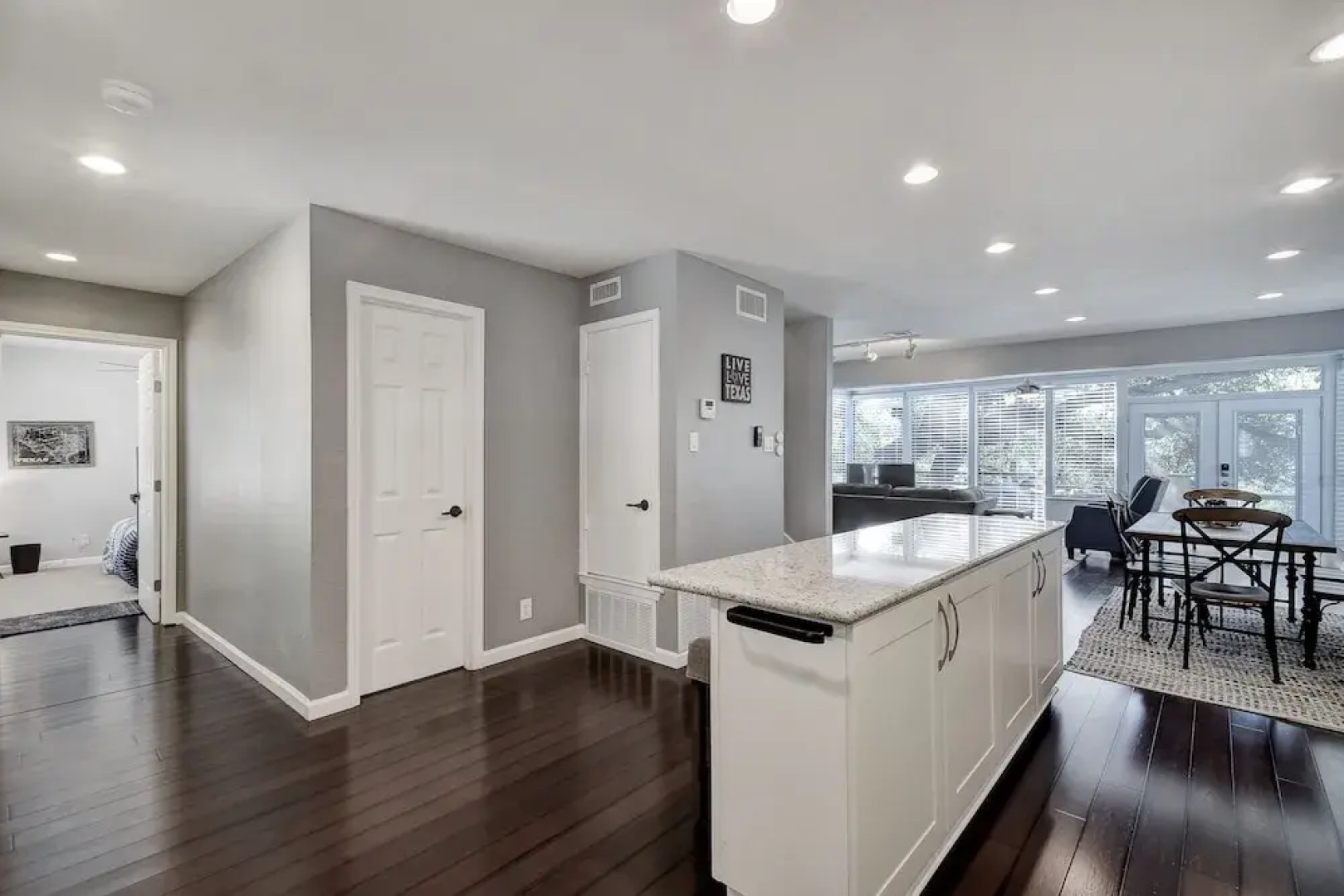 6107 Hudson Bend Rd Home