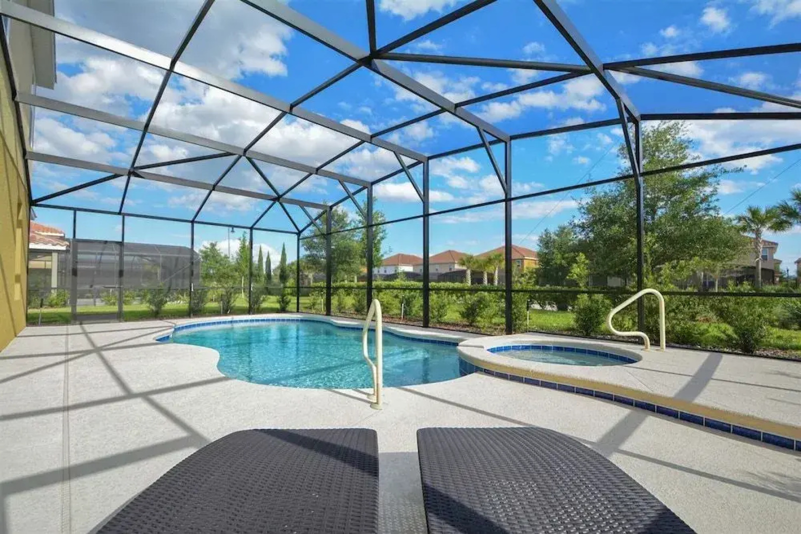 Gated Resort, Private Pool & Spa, Lots of Space!!