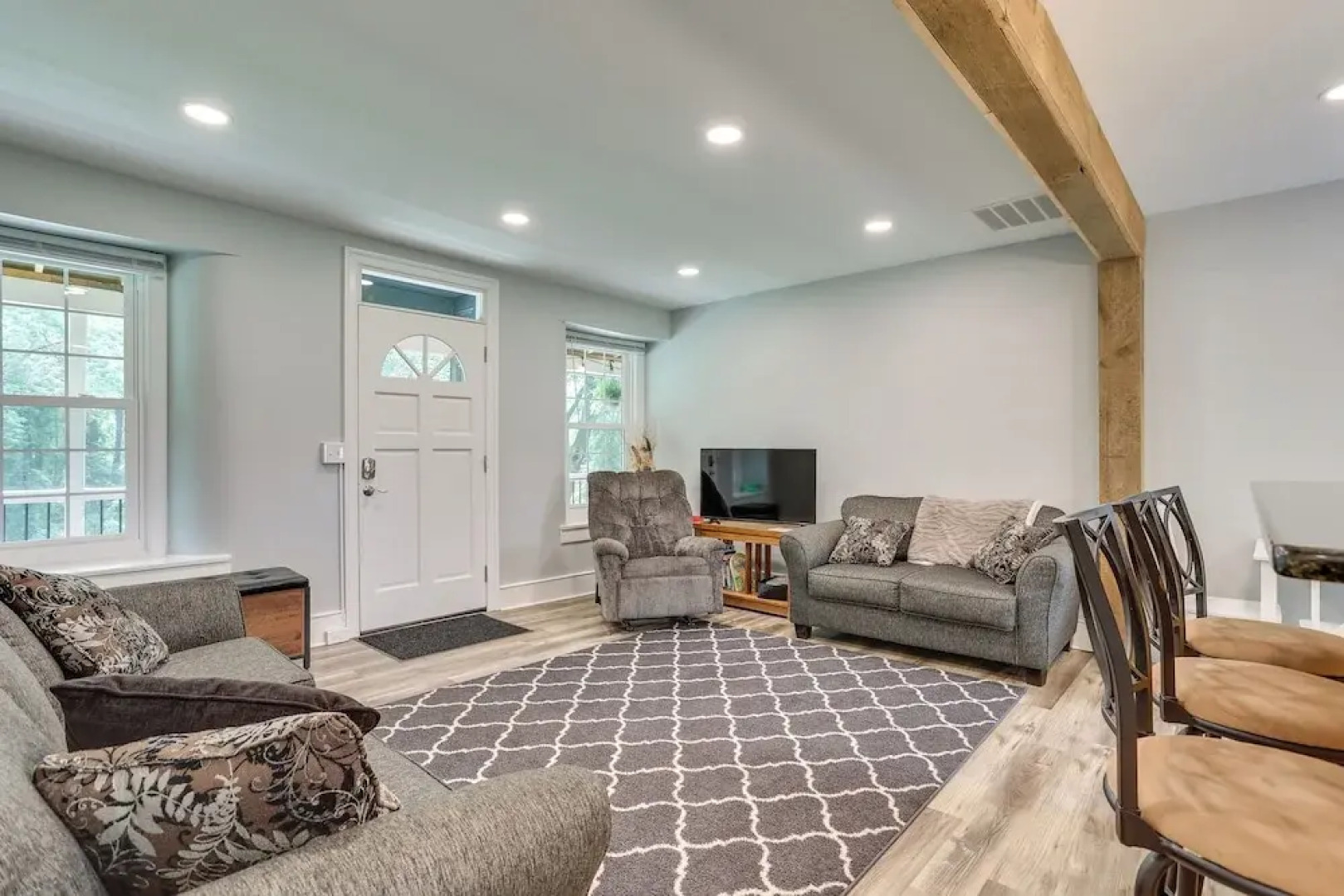 Large Historic Home in Pennsylvania Dutch Country!