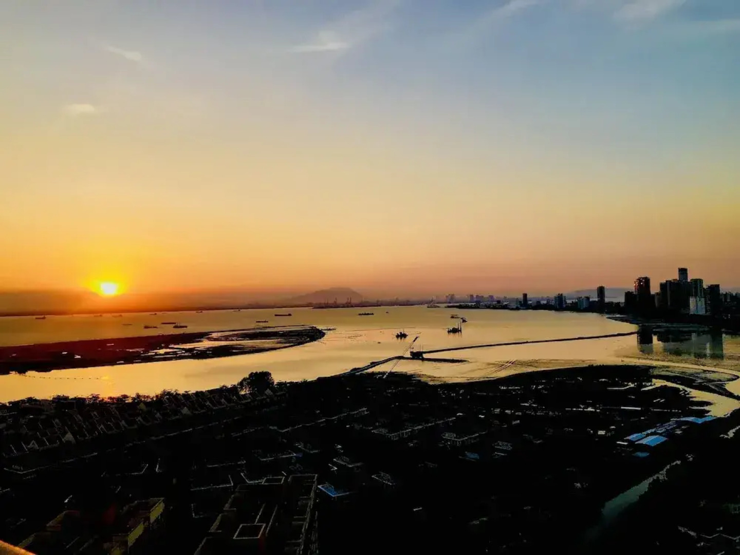 Little Cabin Sunrise Seaview Studio