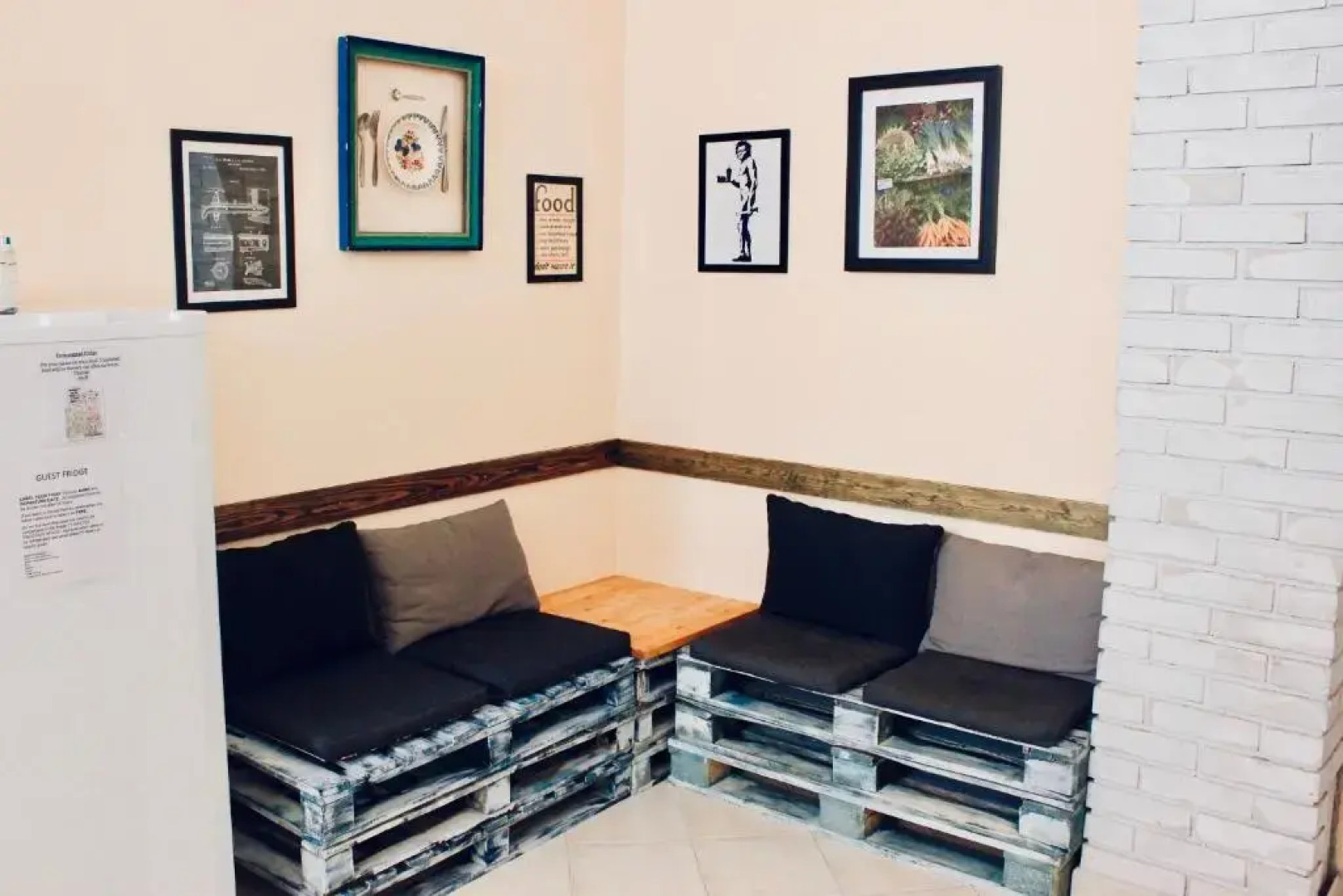 Falling Lakes Hostel