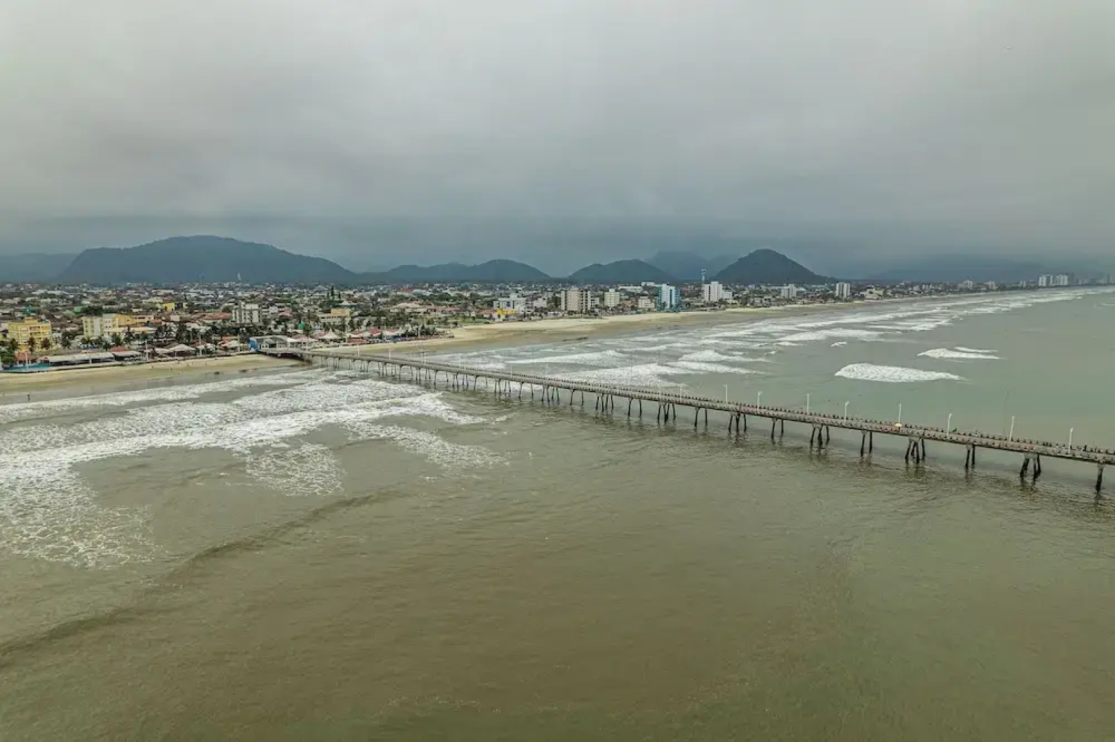 Apto em Mongaguá Prédio frente mar