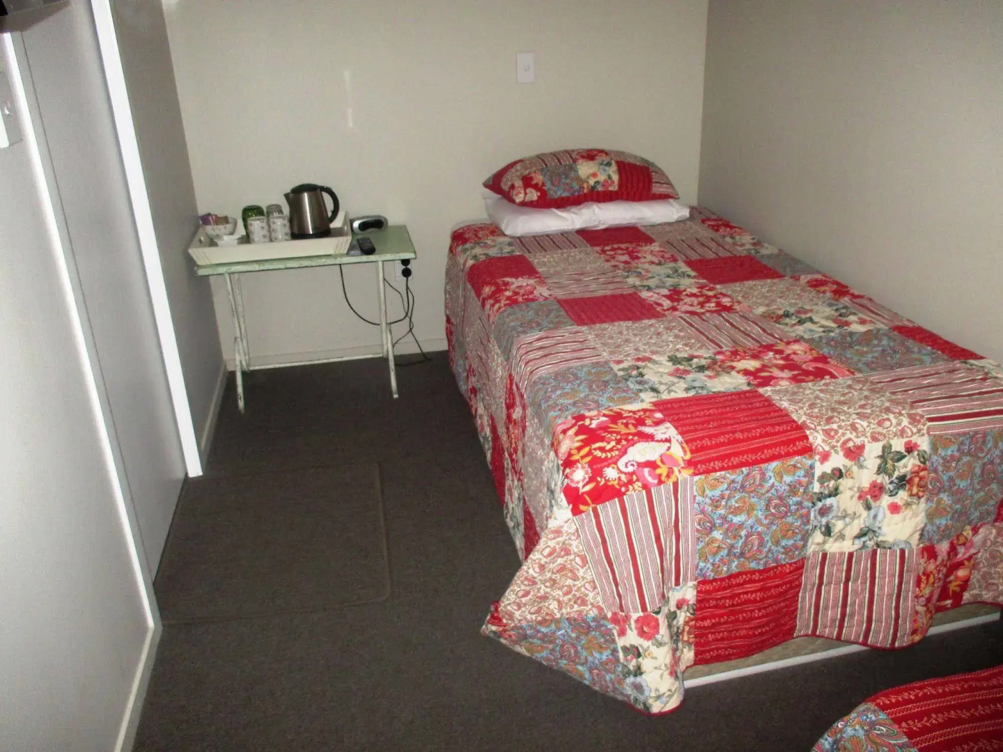 Fat Owl Motel, Bar & Eatery