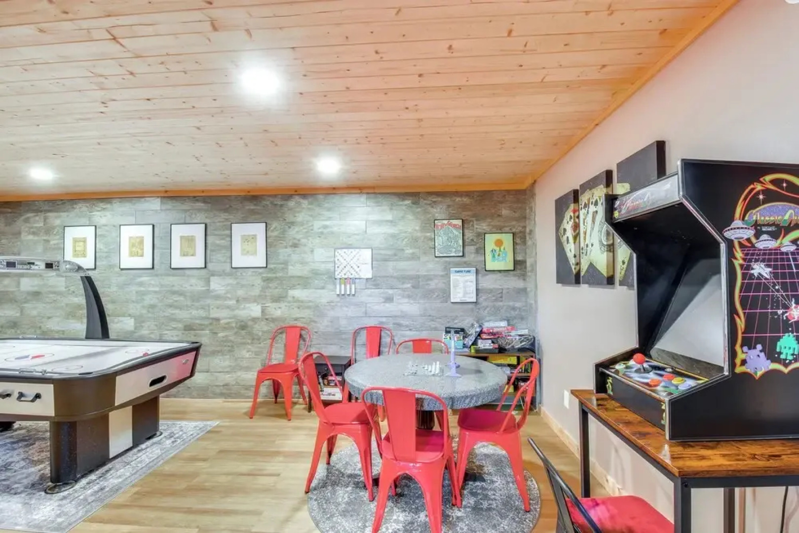 Lakemont Mountain Cabin w/ Game Room & Hot Tub!