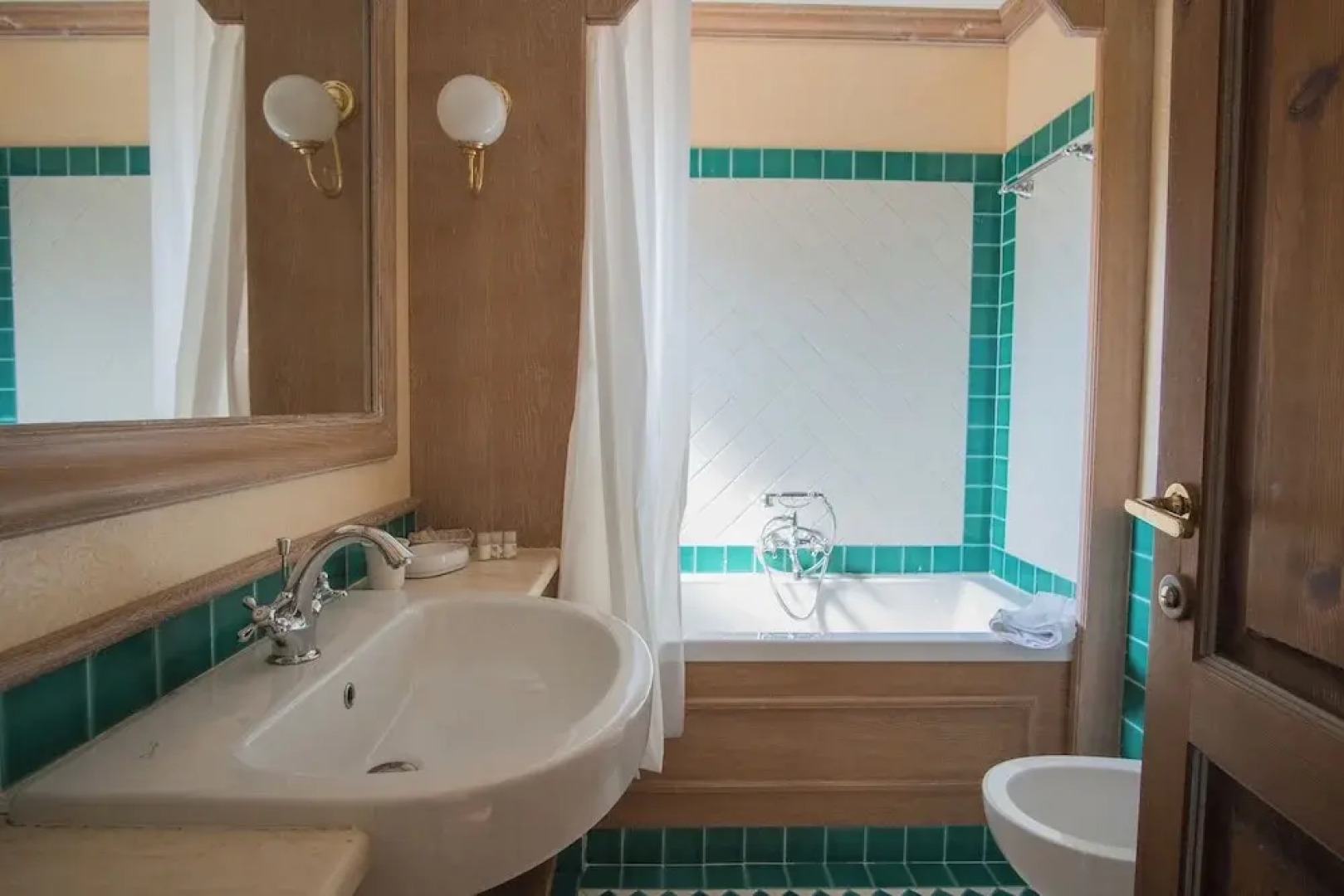 Beautiful Il Giardino Degli Oleandri one Bedroom Sleeps two Num0850