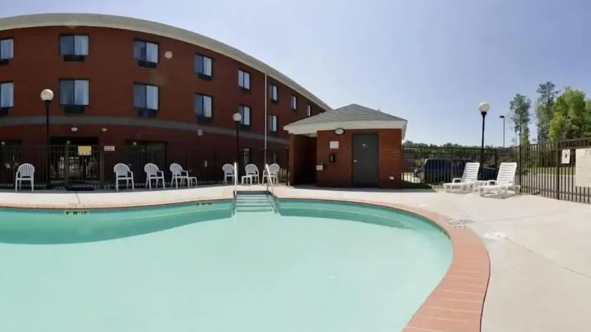 Holiday Inn Express & Suites Suffolk