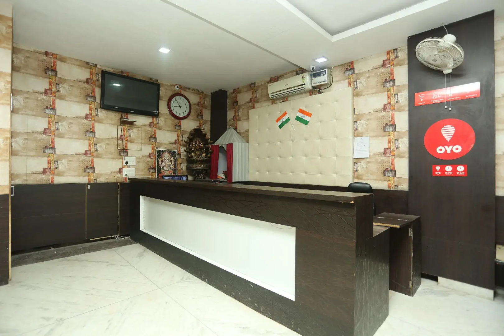 OYO 8607 Hotel Sky Inn