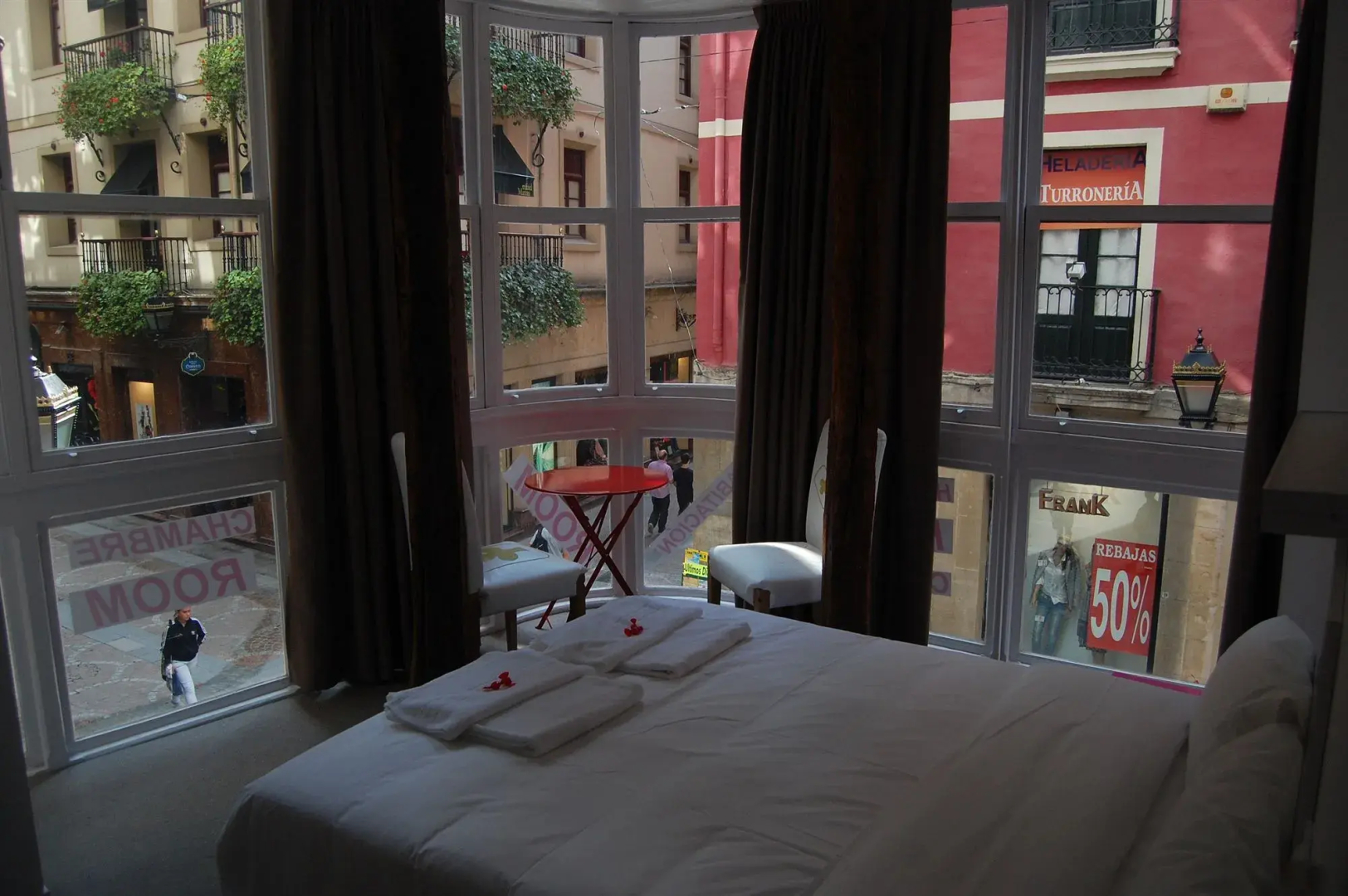 Pensión AliciaZzz Bed & Breakfast