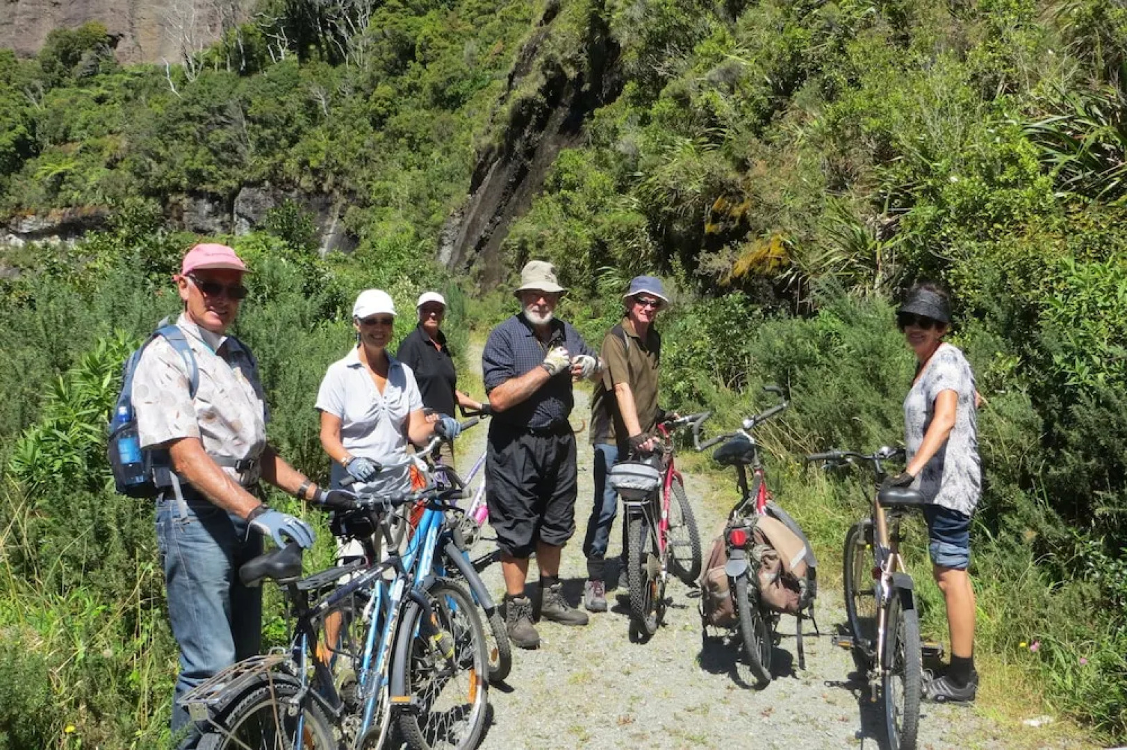 Koru Beach Cabin & B&B Homestay