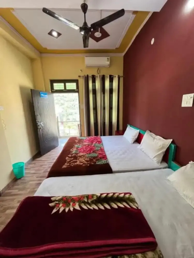 Goroomgo Girish Alay Homestay Uttarakhand