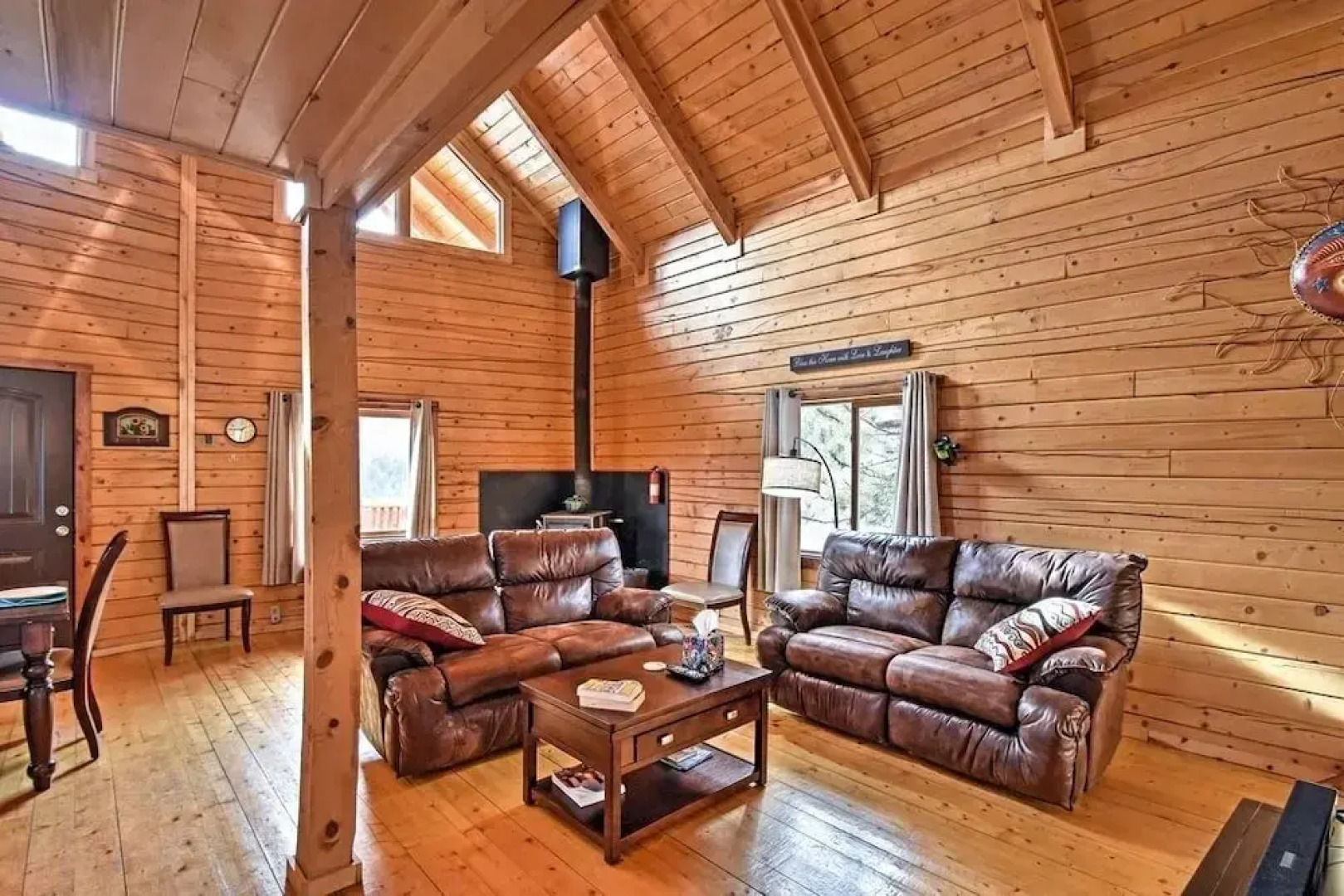 Secluded W/ Game Room & Huge Wraparound Deck 3 Bedroom Cabin