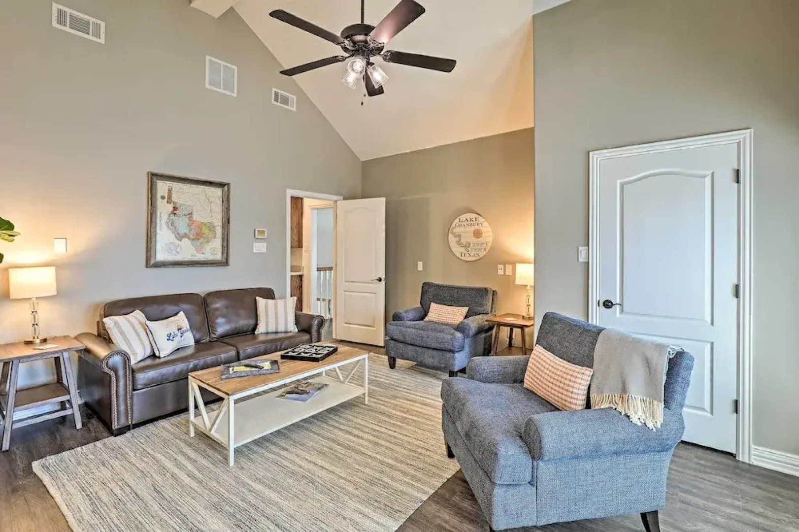 Lavish Lake House, Near Vineyards + Marinas!