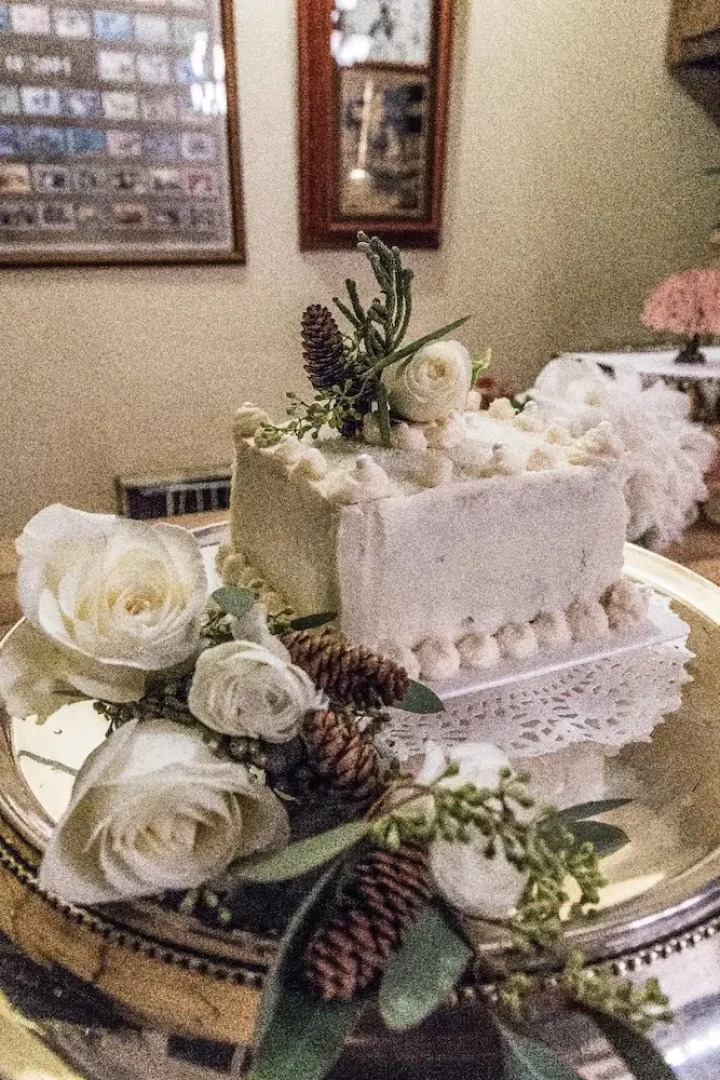 Twelve Oaks Hill Country Inn