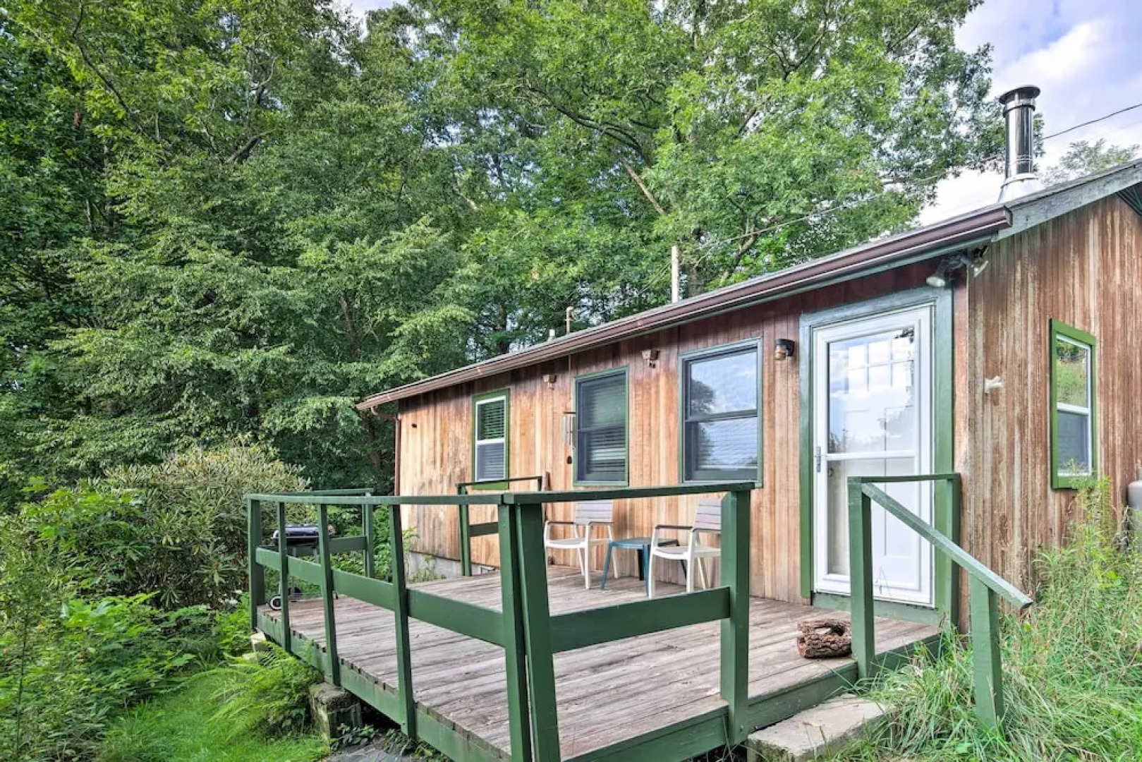 8 Acres + Hiking Trails: Little Switzerland Escape