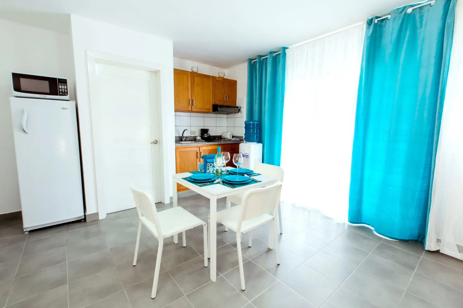 Tropicana Suites Deluxe Beach Club & Pool