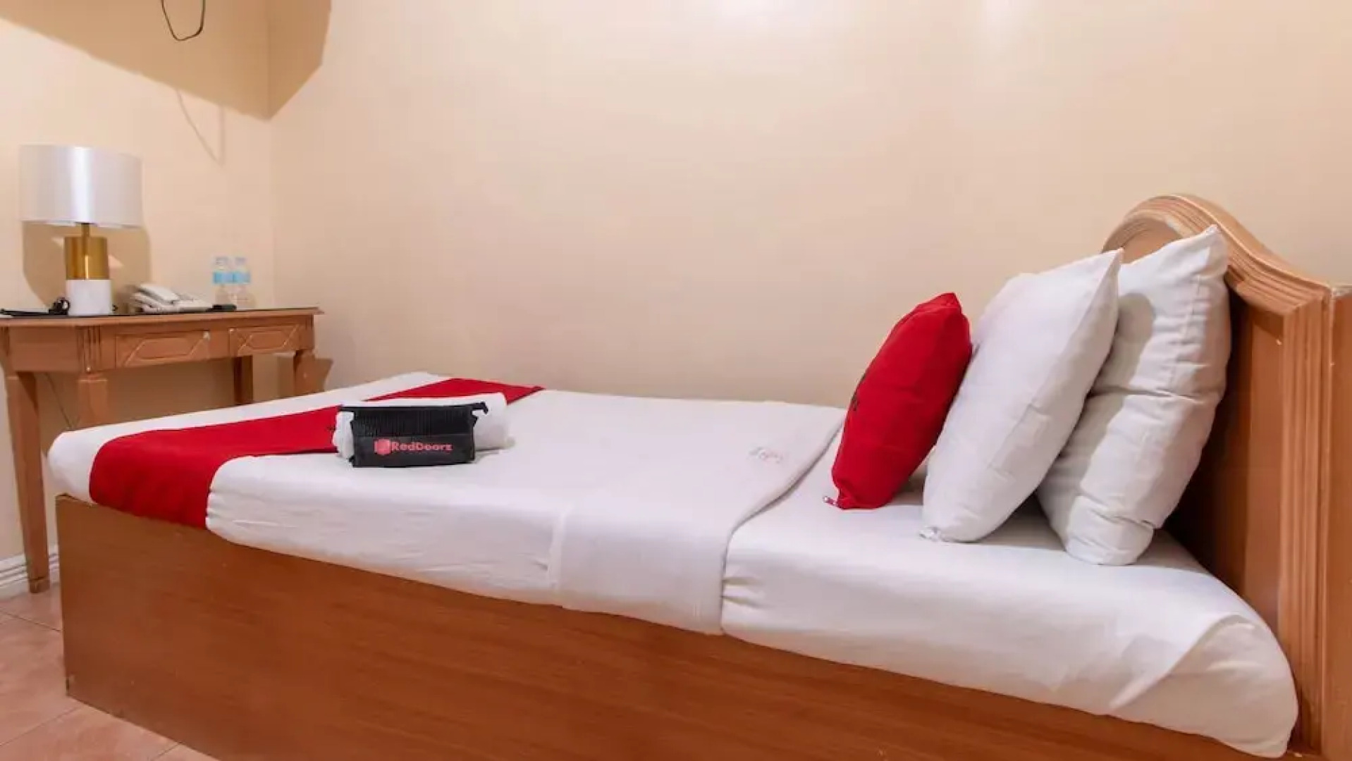 RedDoorz @ Downtown Tacloban