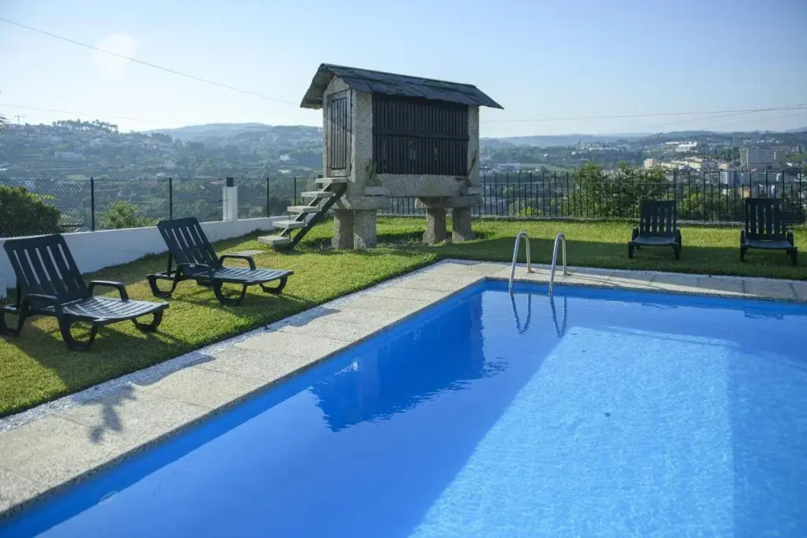 3 bedrooms villa with private pool enclosed garden and wifi at Amarante