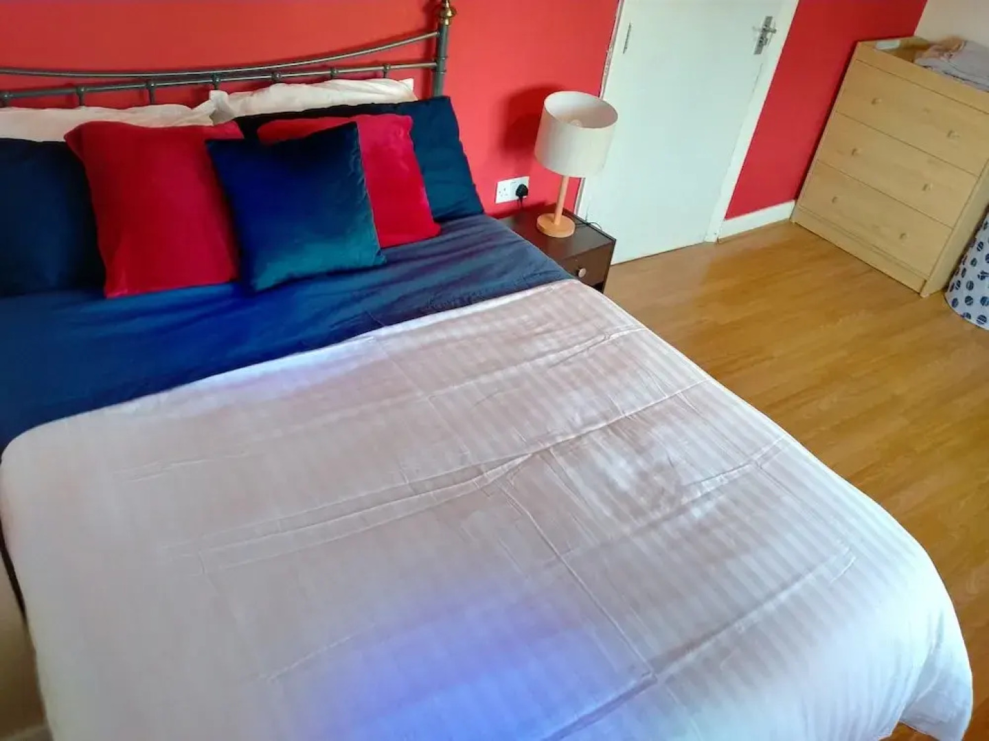 Spacious 3bed House in Walsall With Parking Onsite