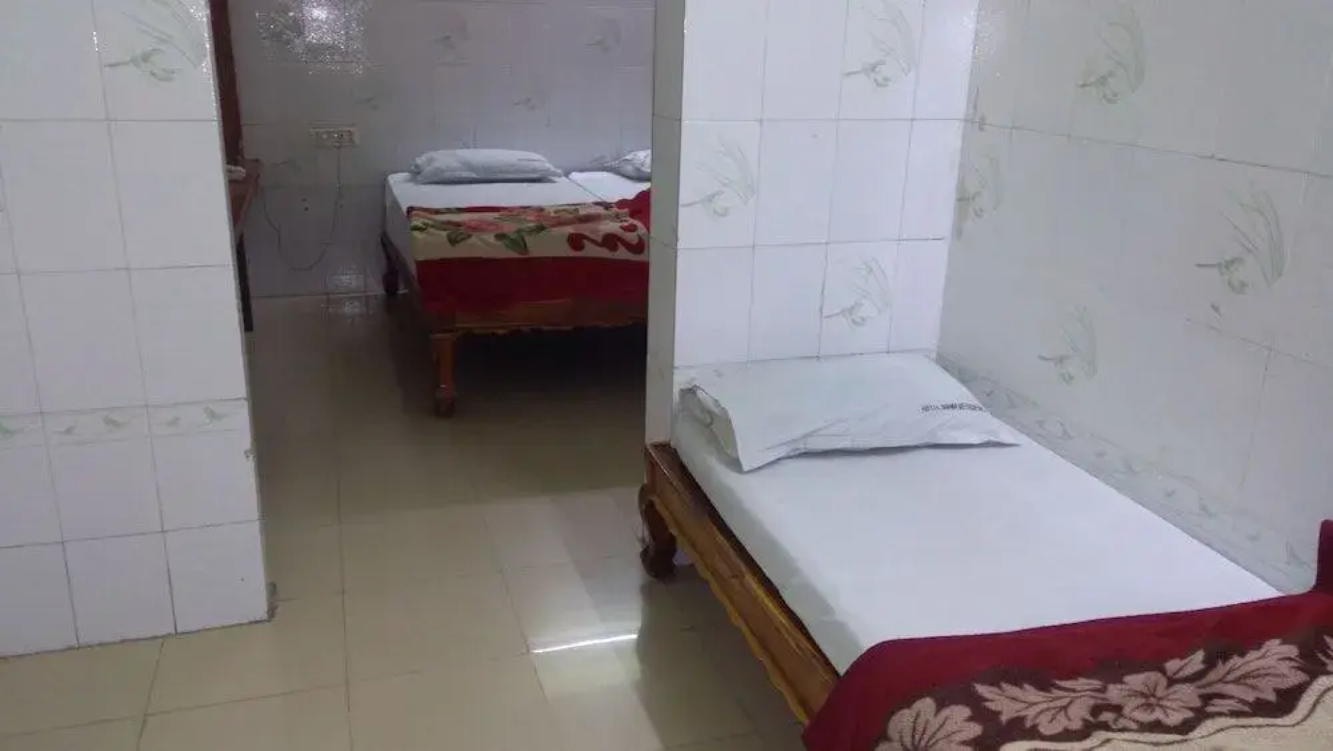 Iroomz Nama Residency